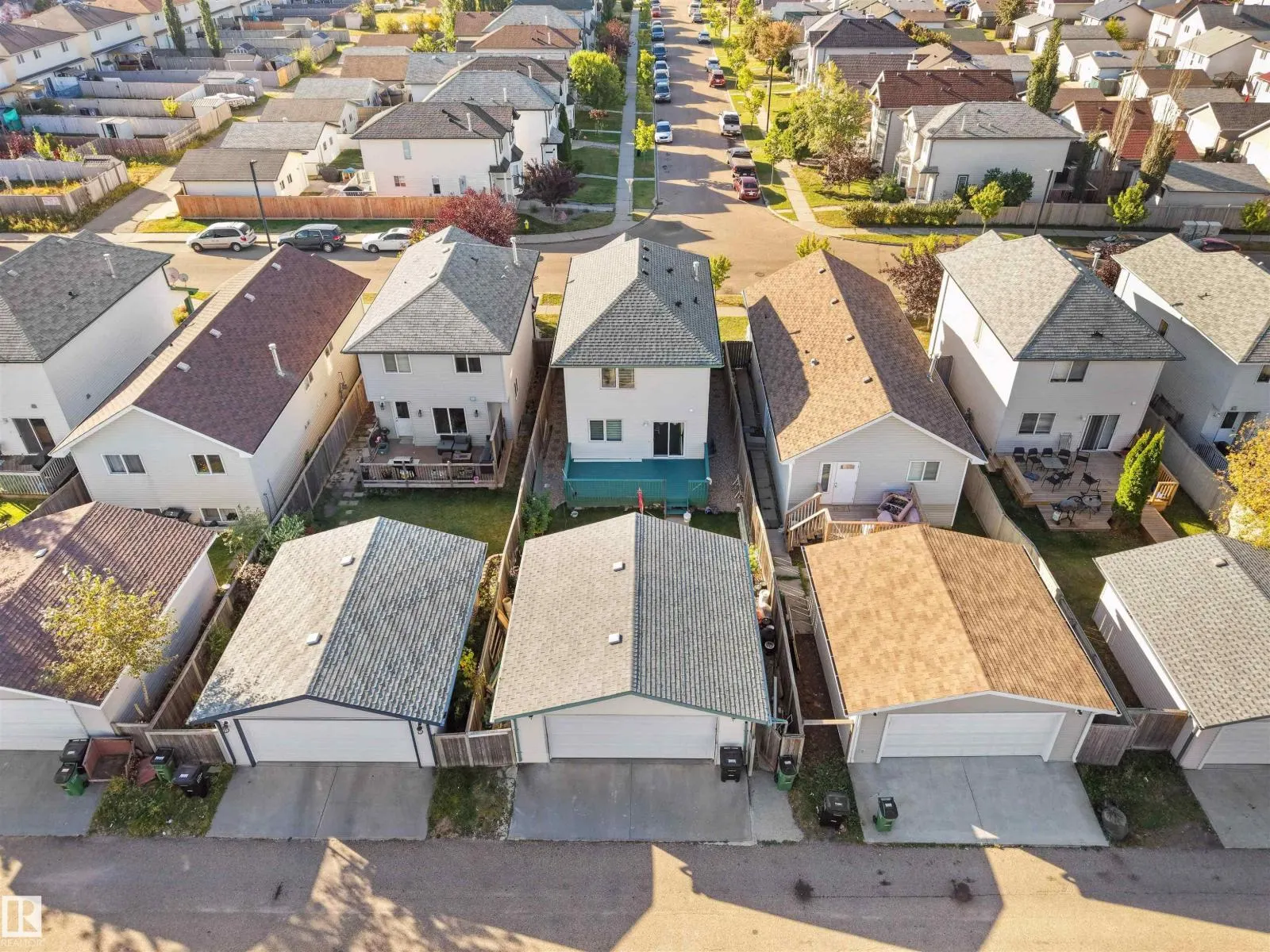 3122 30 AV NW