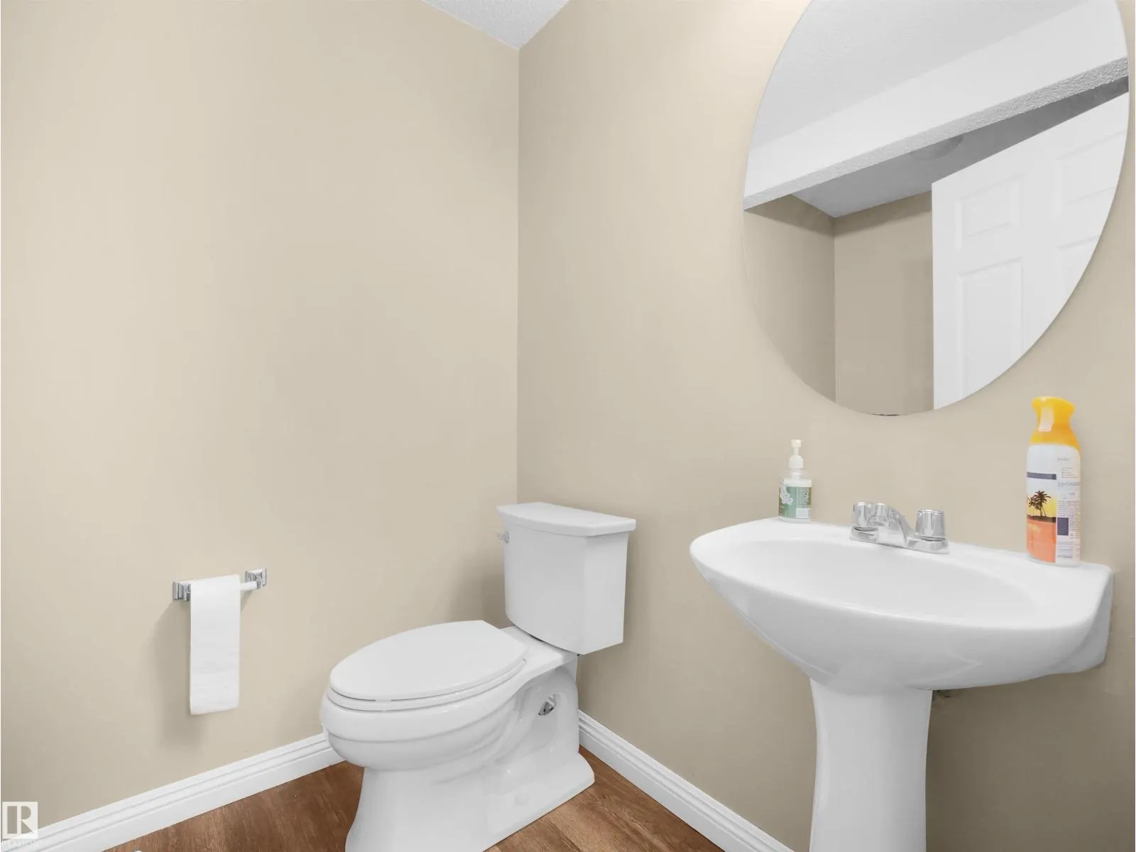 3122 30 AV NW