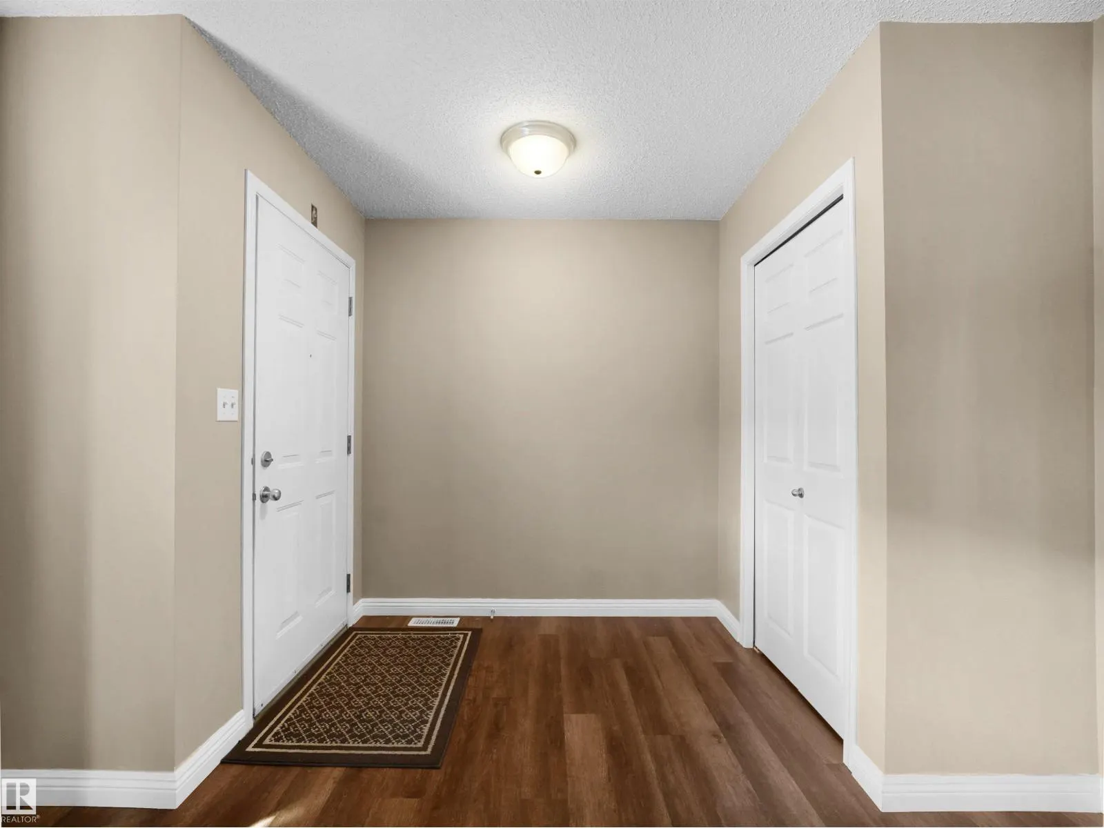 3122 30 AV NW