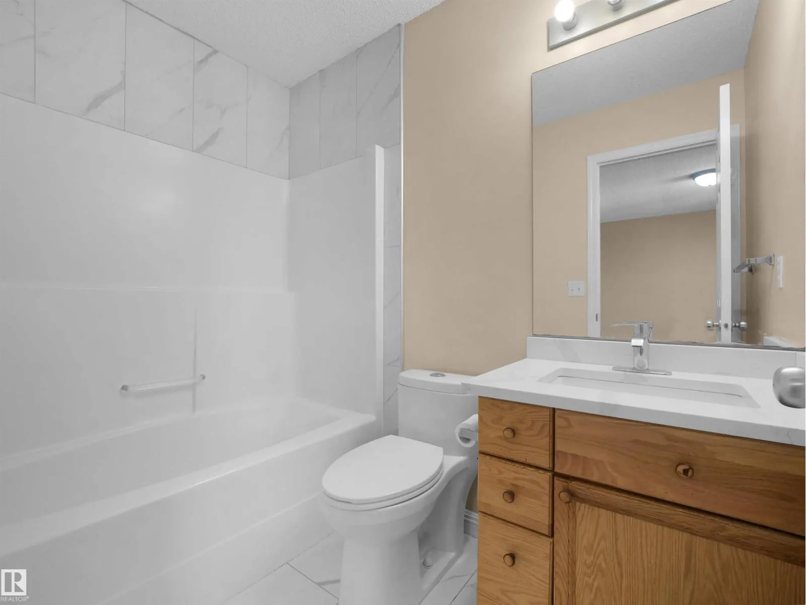 3122 30 AV NW