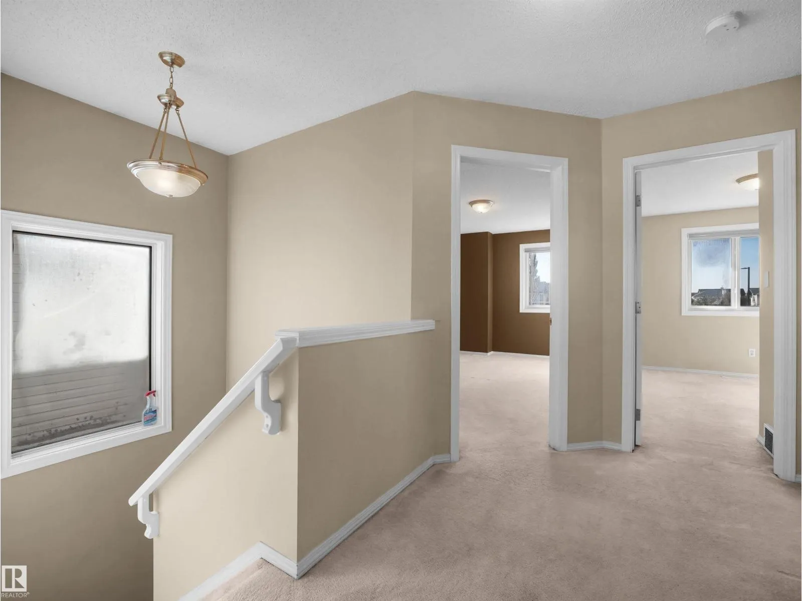 3122 30 AV NW