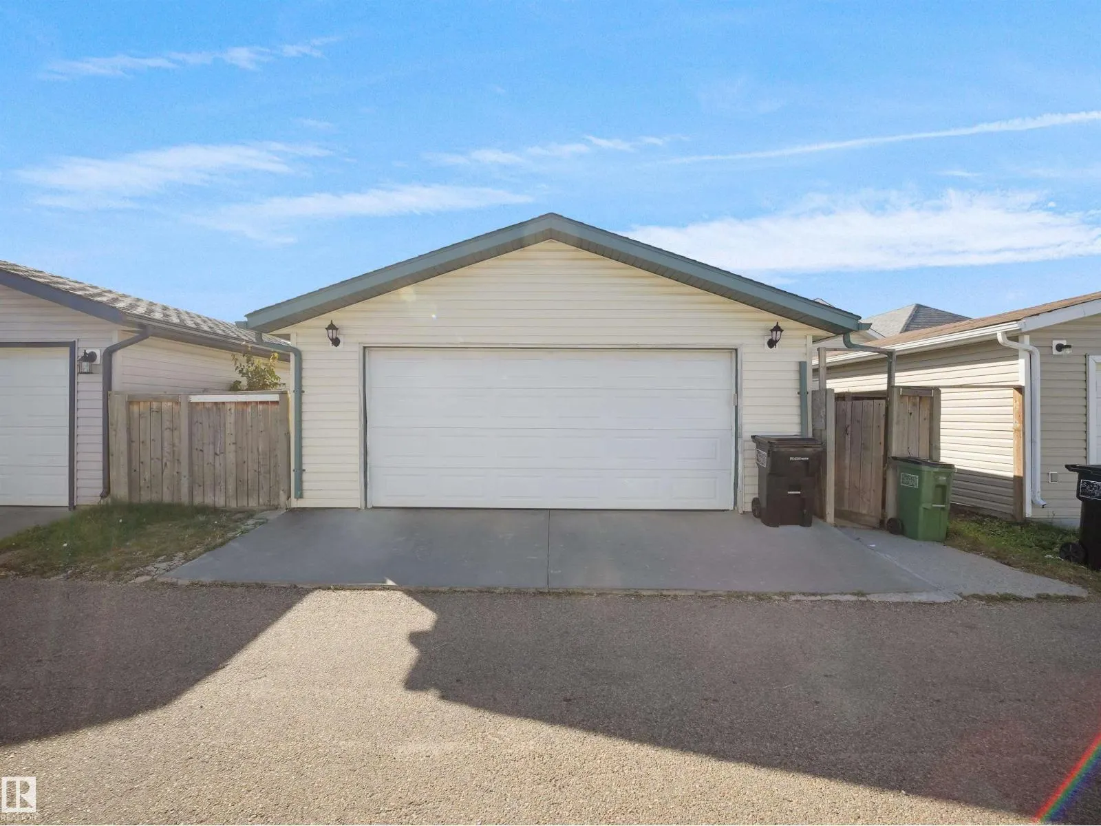 3122 30 AV NW