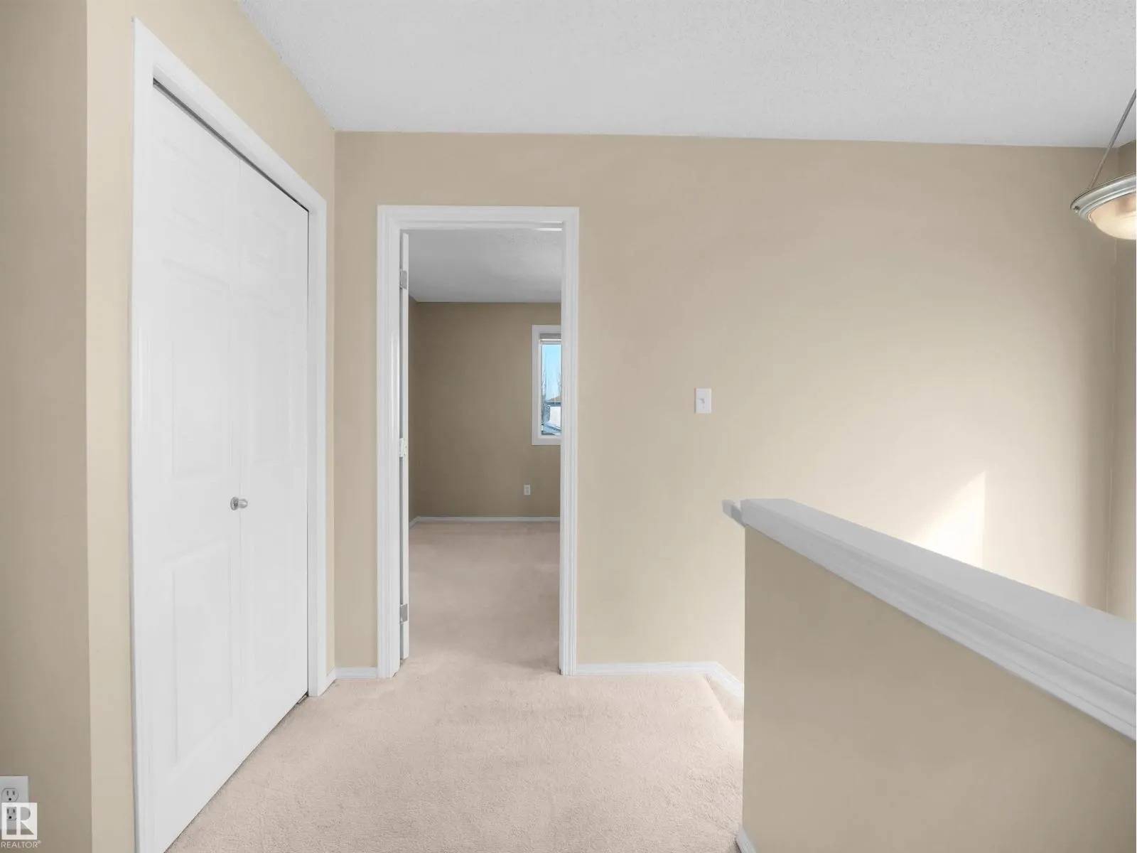 3122 30 AV NW