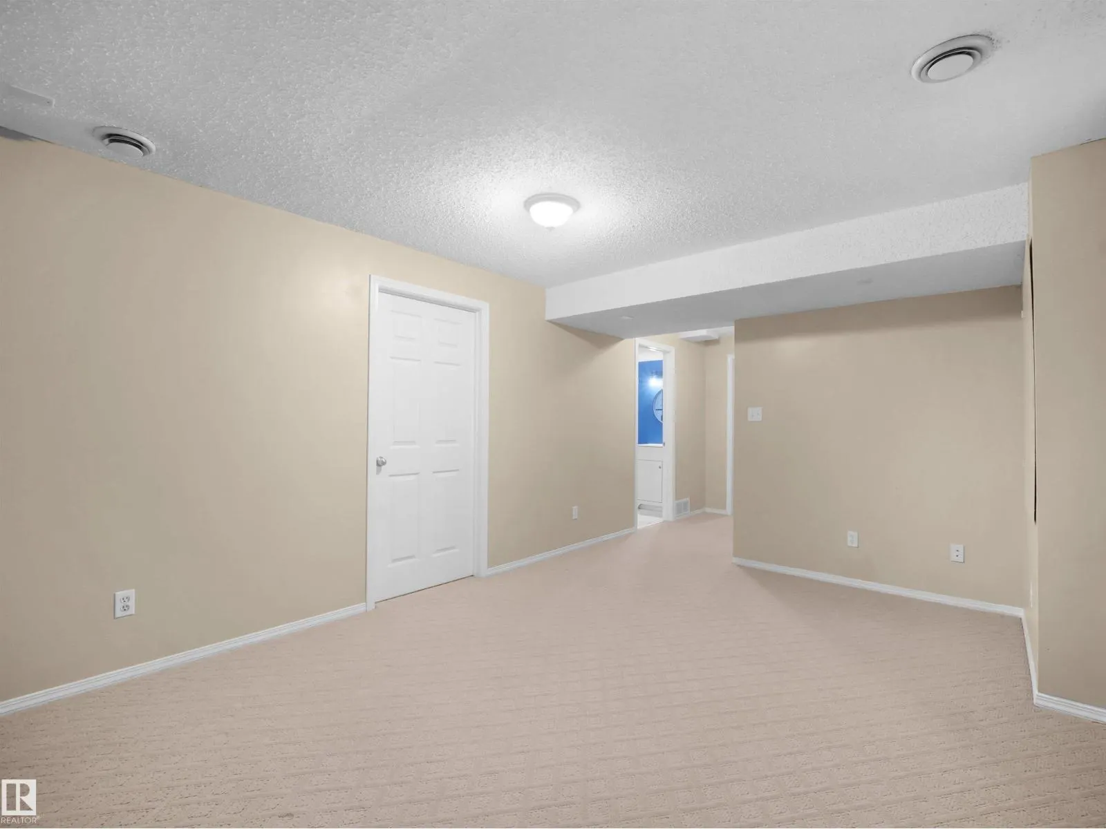 3122 30 AV NW