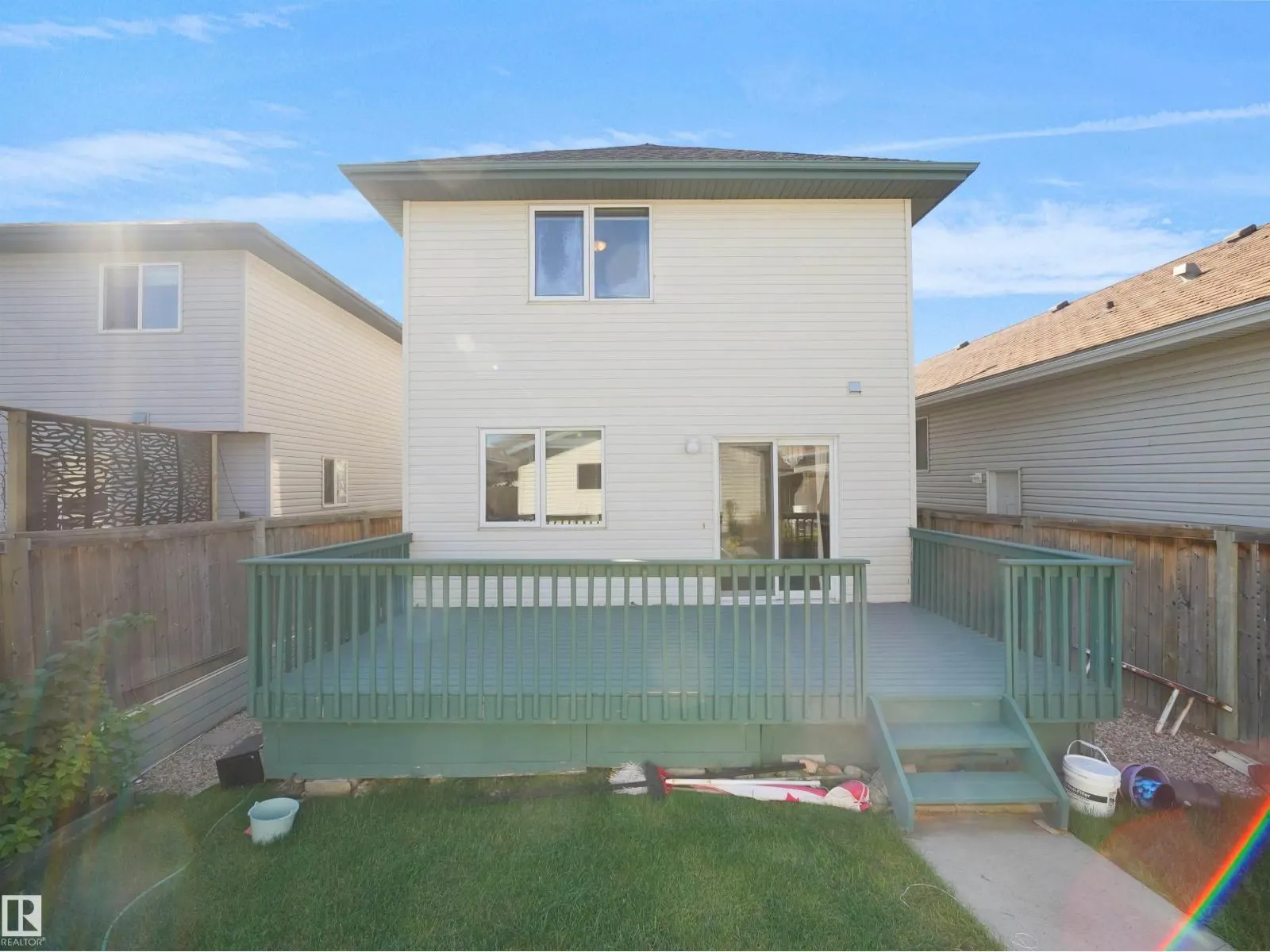 3122 30 AV NW