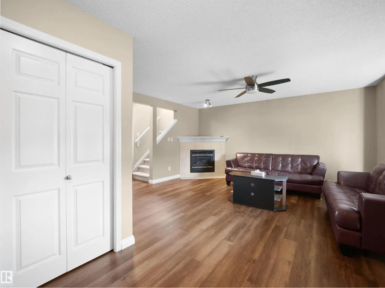3122 30 AV NW