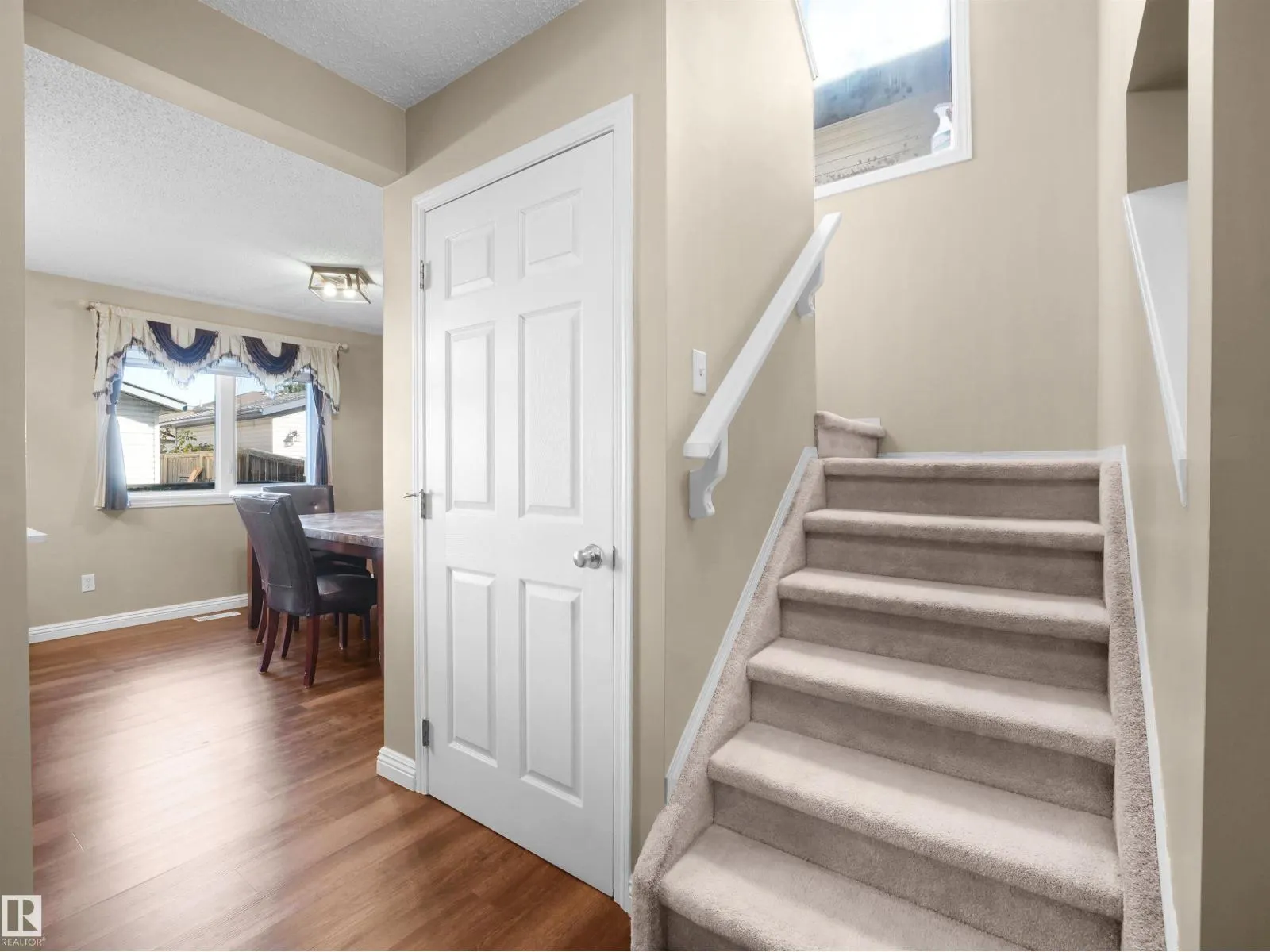 3122 30 AV NW