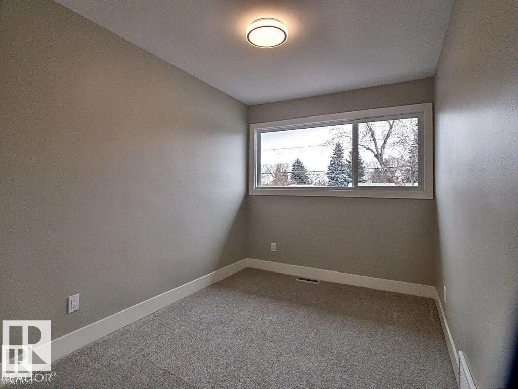 10447 52 ST NW NW