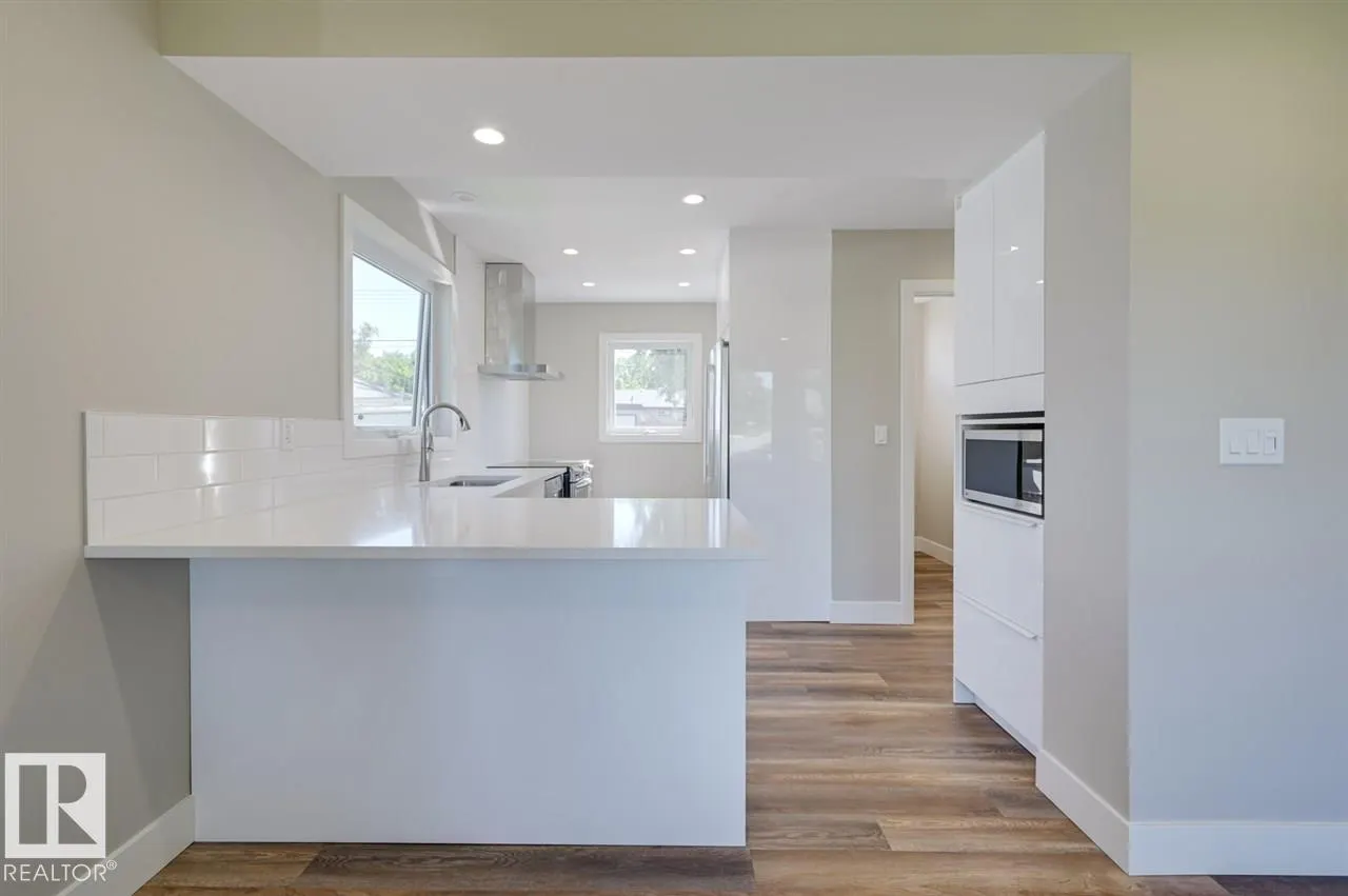 10447 52 ST NW NW
