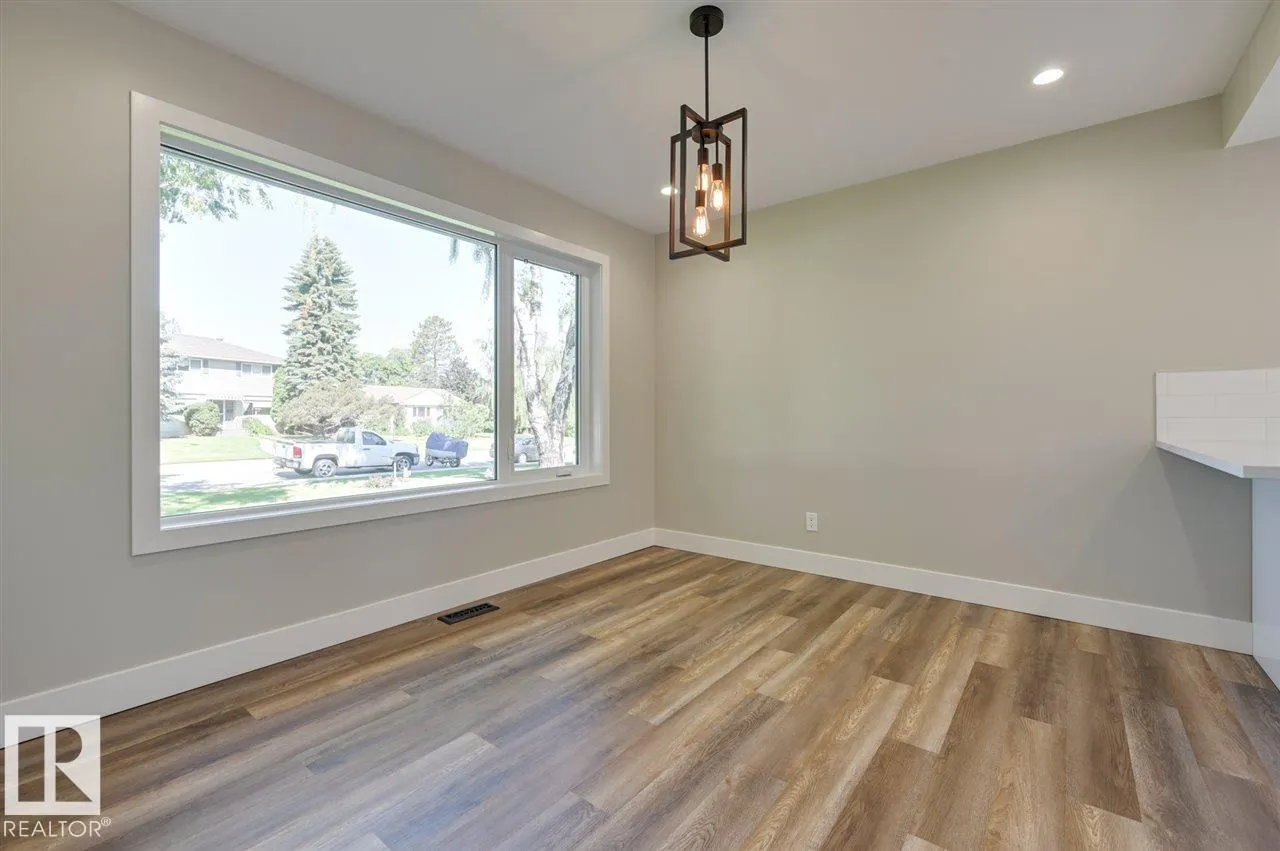 10447 52 ST NW NW