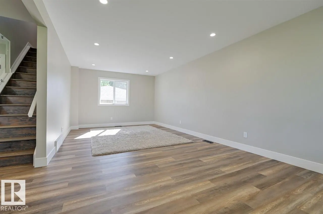 10447 52 ST NW NW