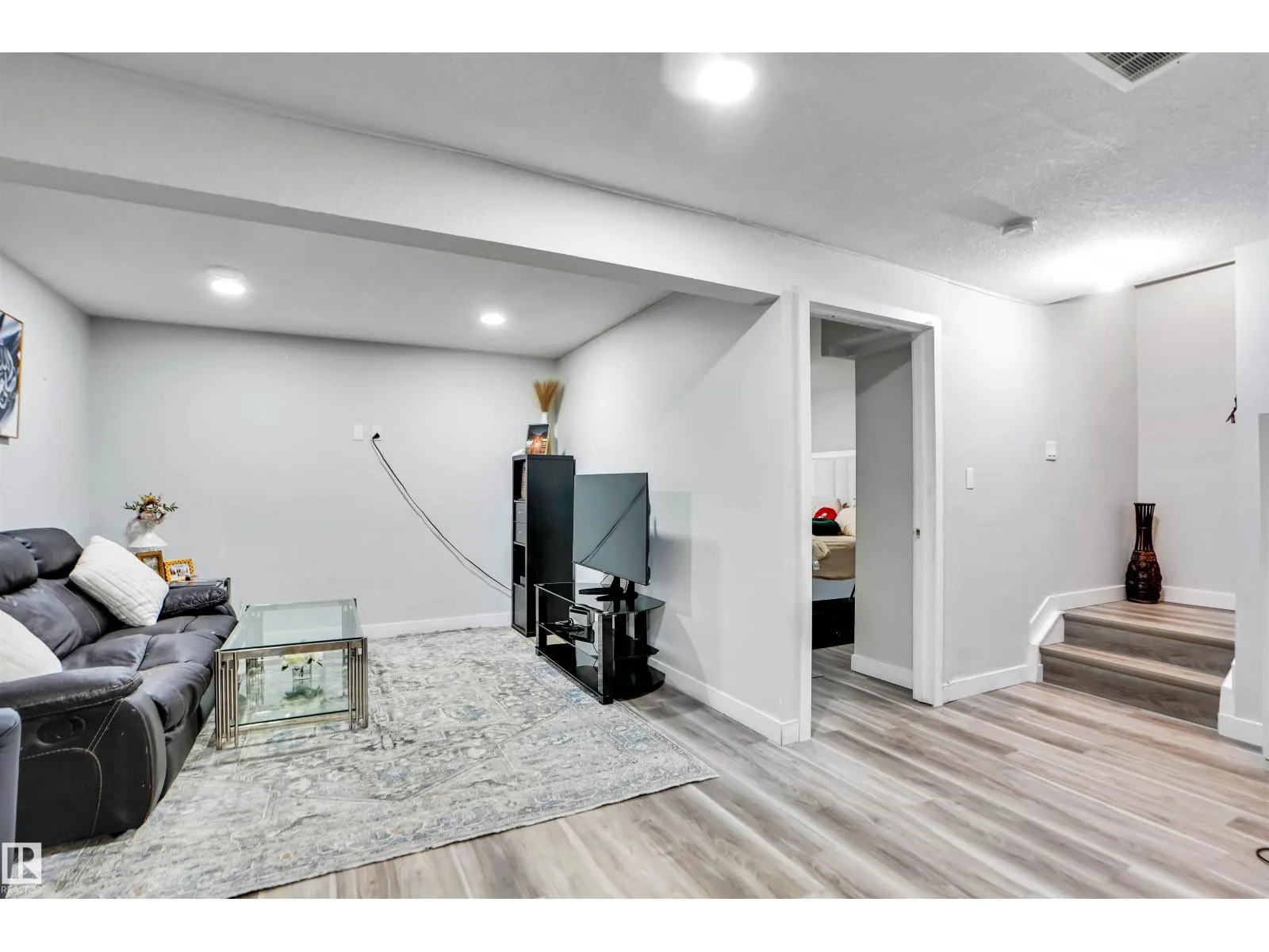 2743 COLLINS CR SW