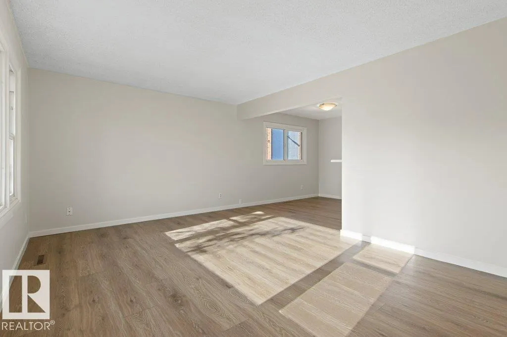 9640 74 AV NW