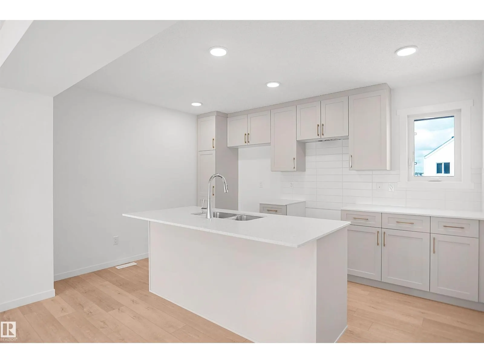 5174 RIVER'S EDGE WY NW
