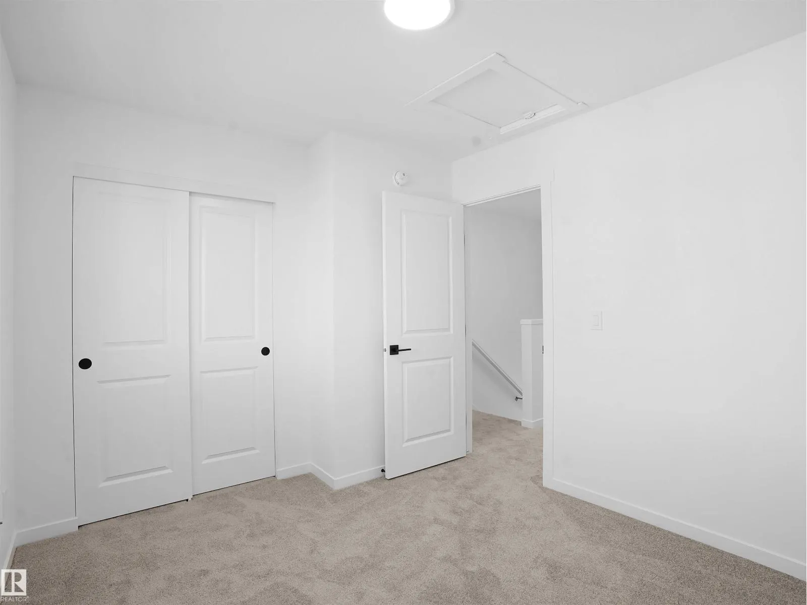 3 18632 18 AV NW