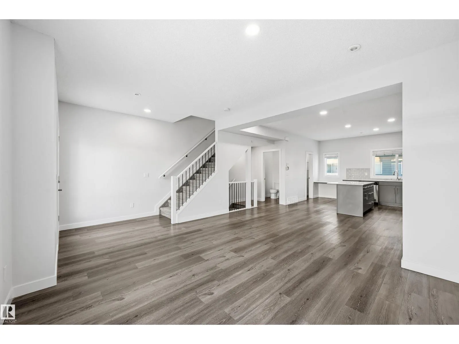 #54 804 WELSH DR SW