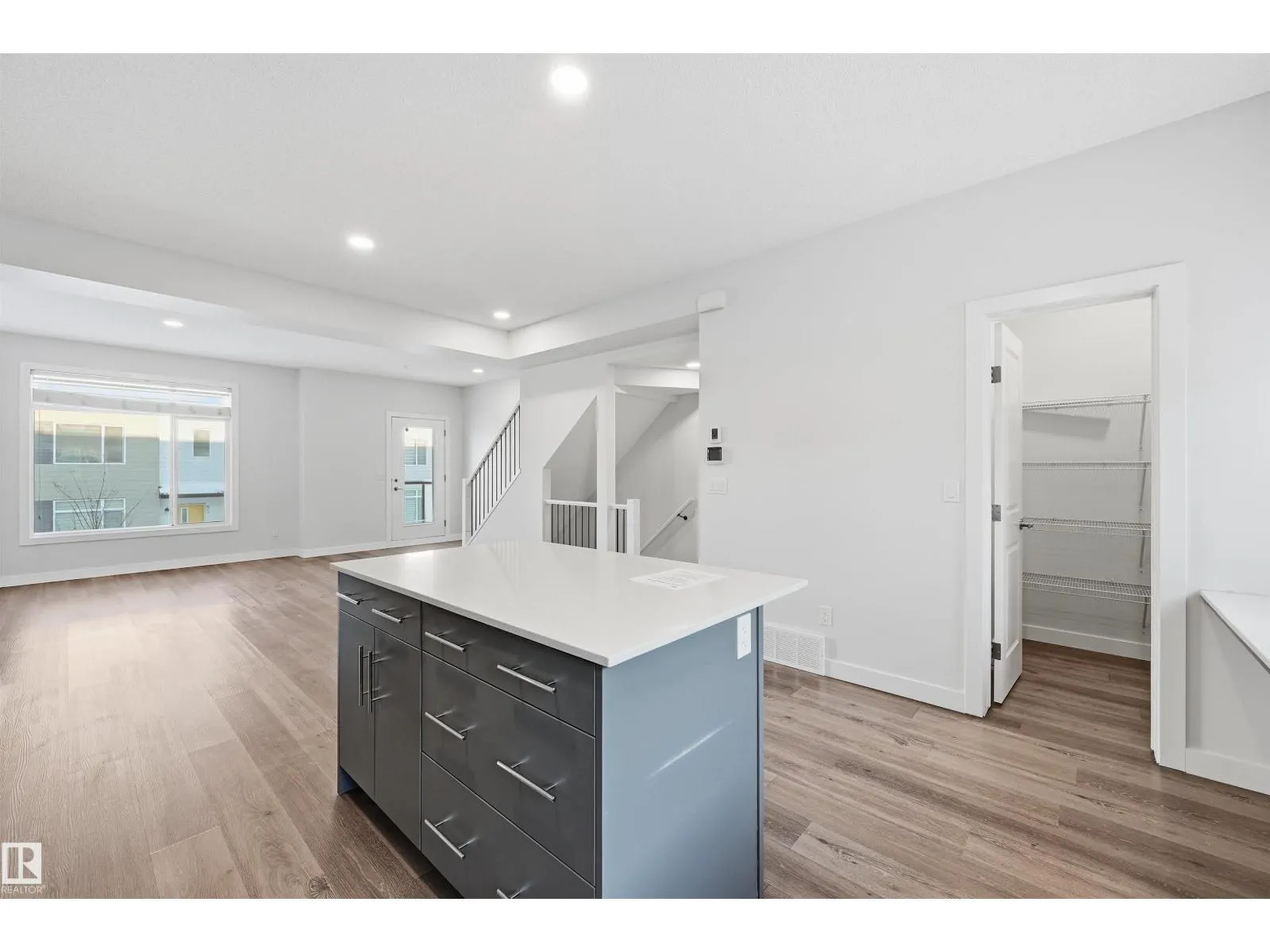 #54 804 WELSH DR SW