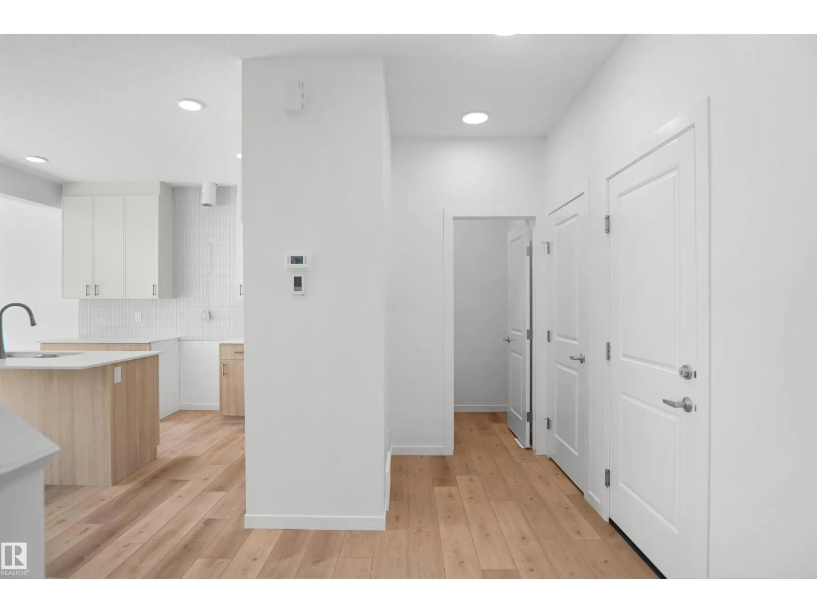 20917 24 AV NW