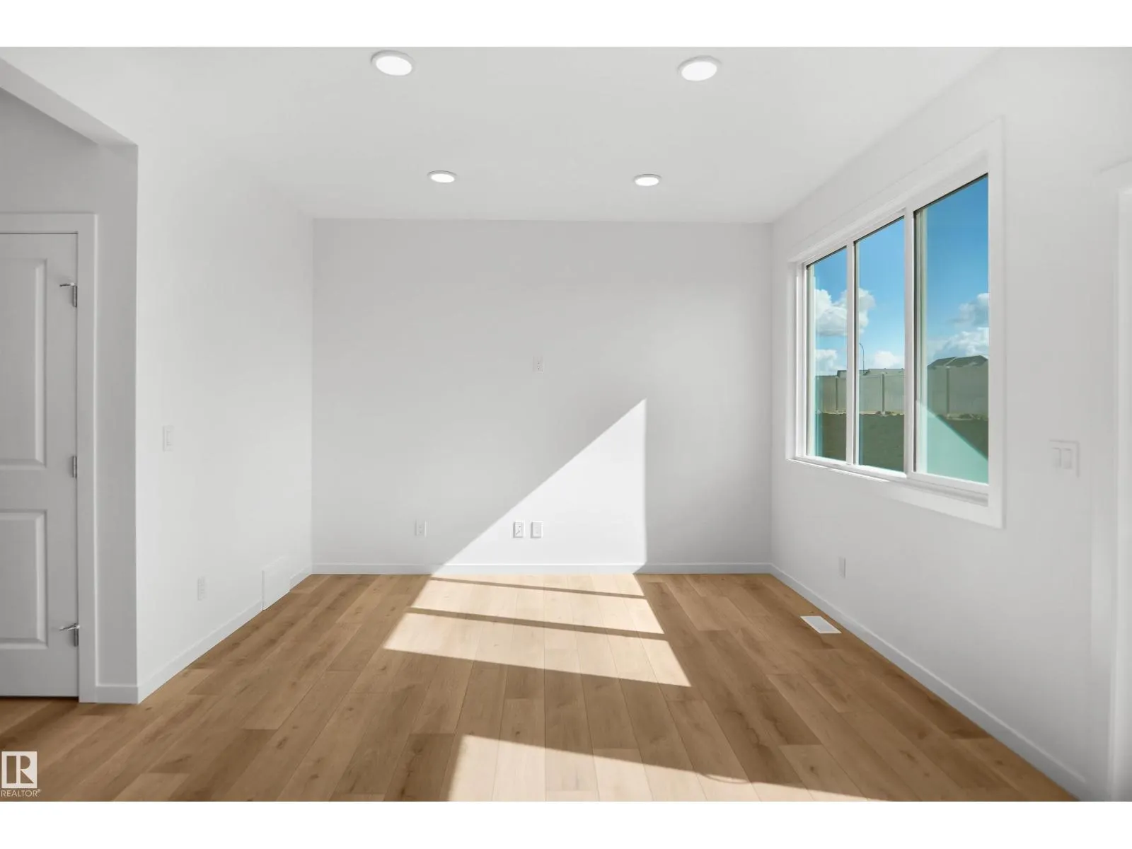 20917 24 AV NW