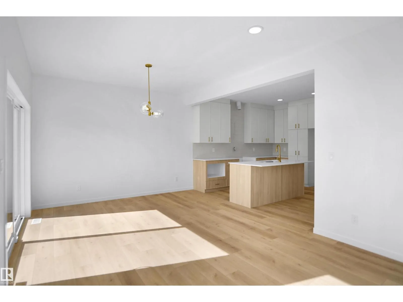 20917 24 AV NW