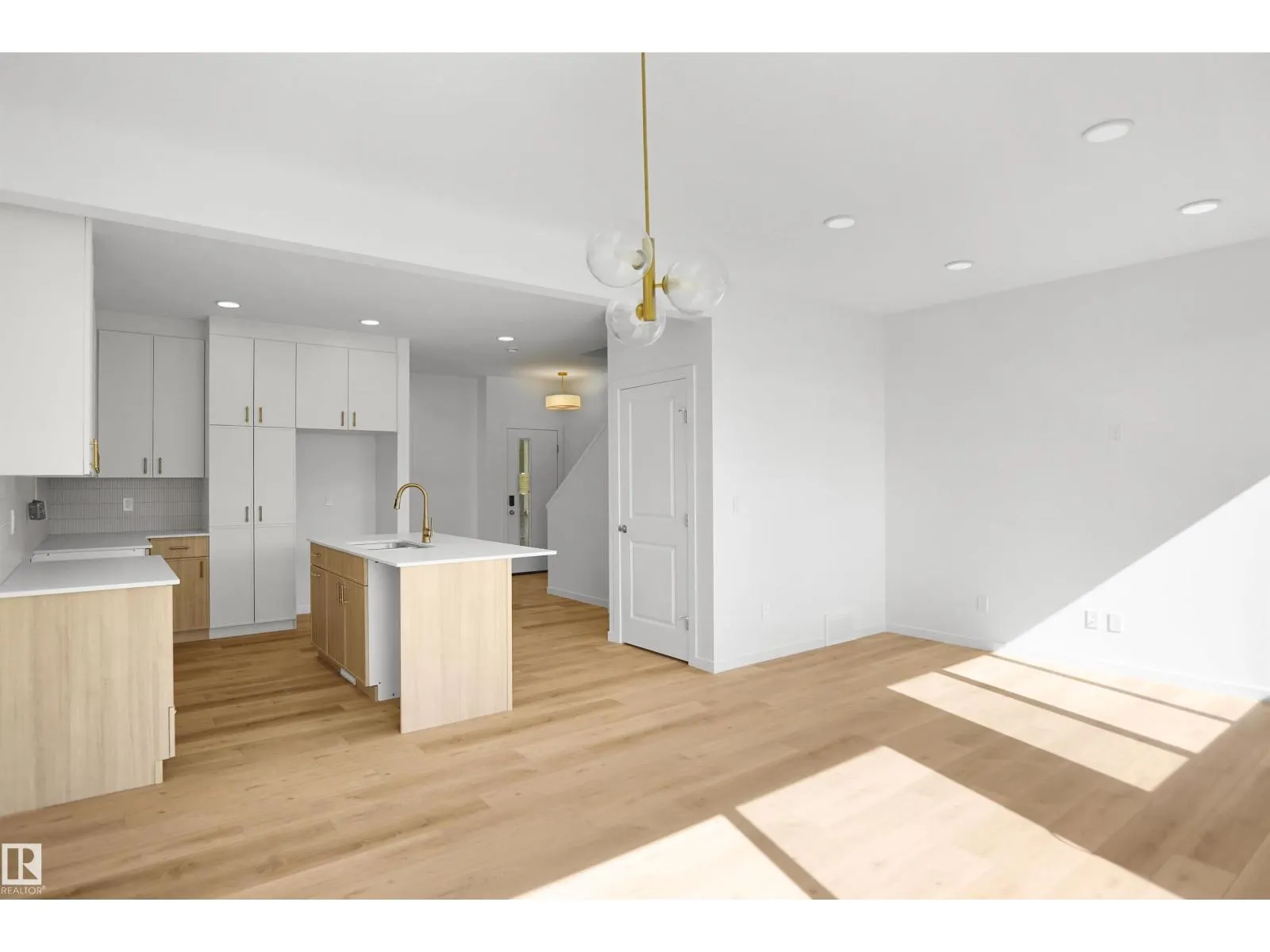 20917 24 AV NW