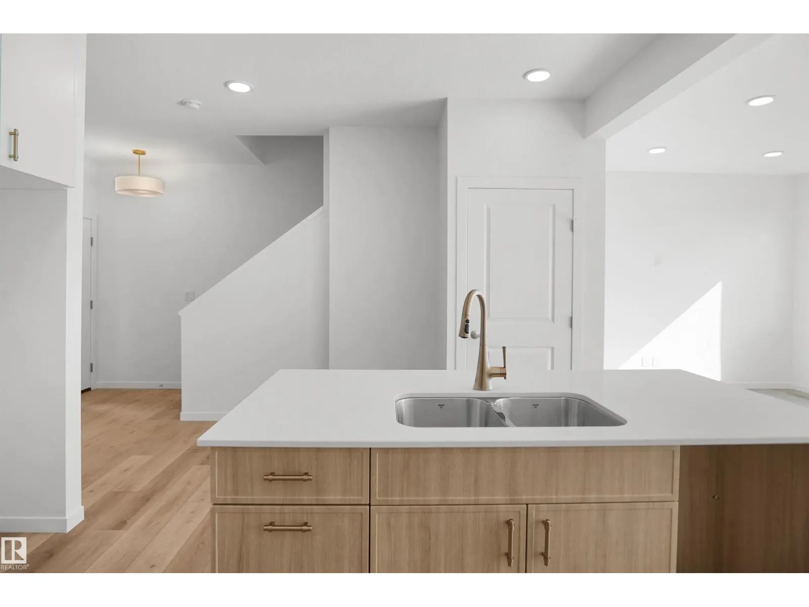 20917 24 AV NW