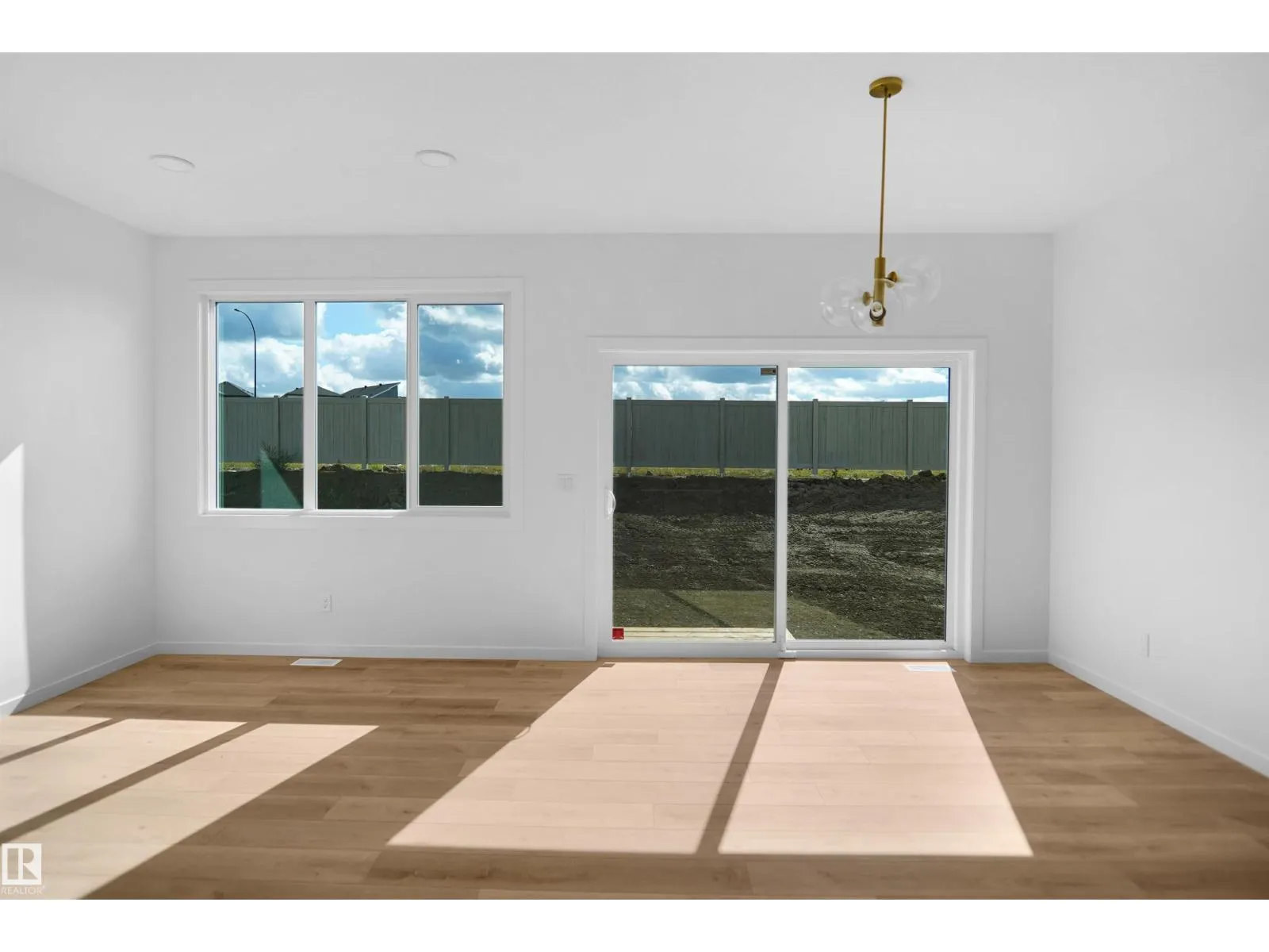 20917 24 AV NW