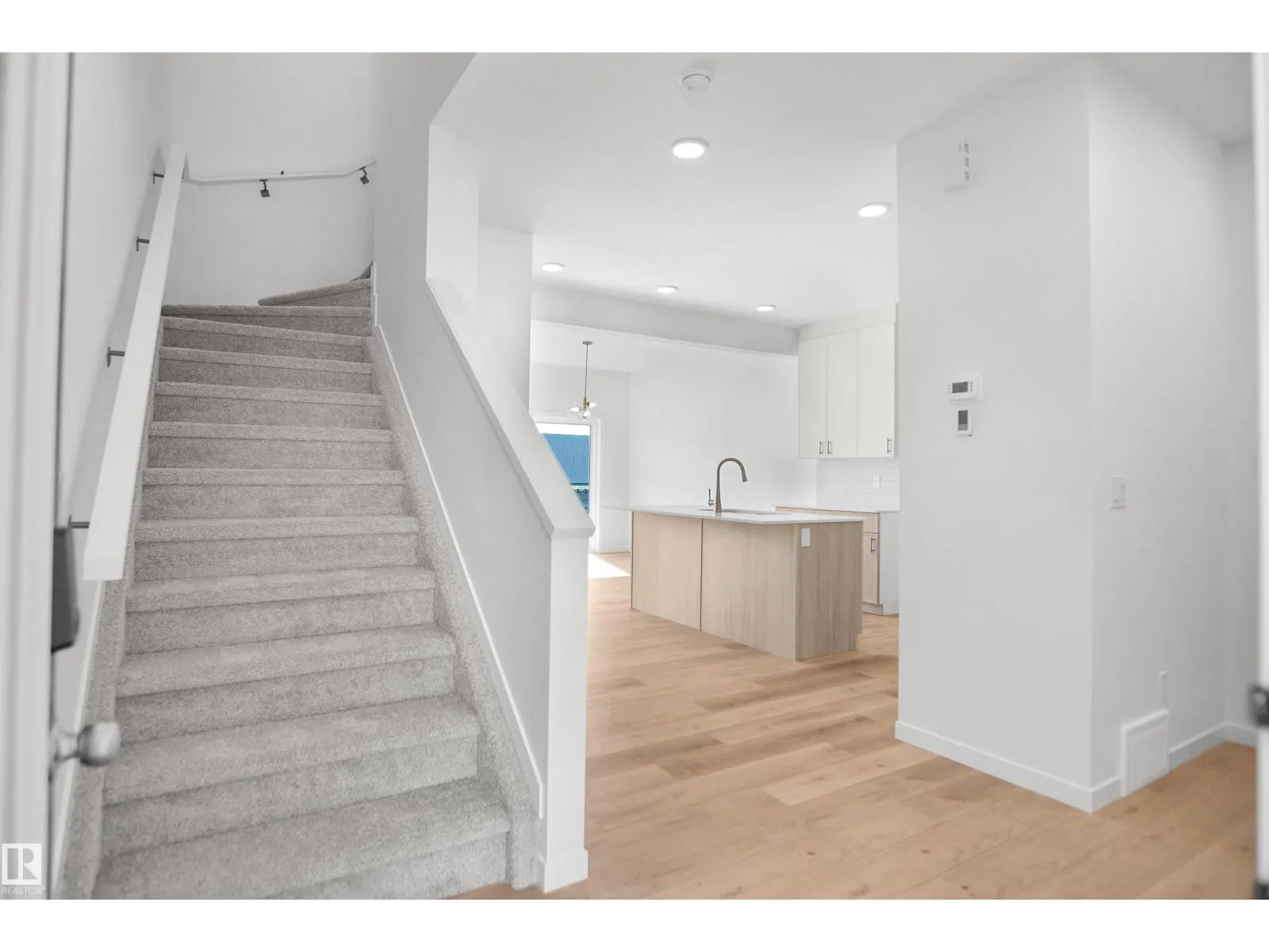 20917 24 AV NW