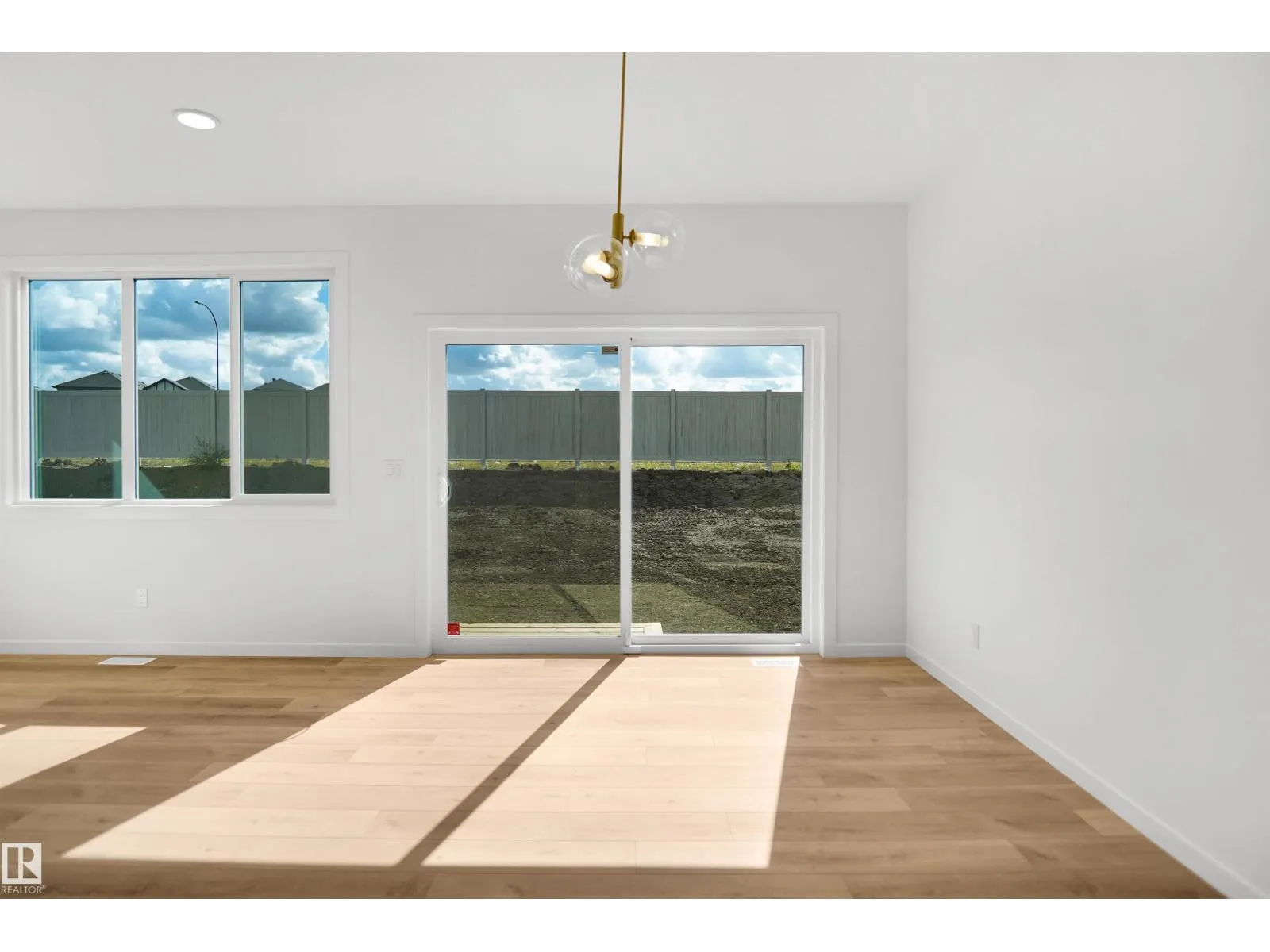 20917 24 AV NW