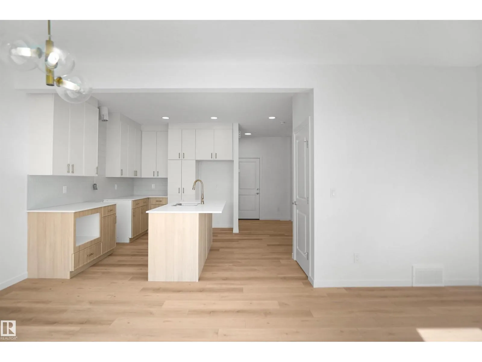 20917 24 AV NW