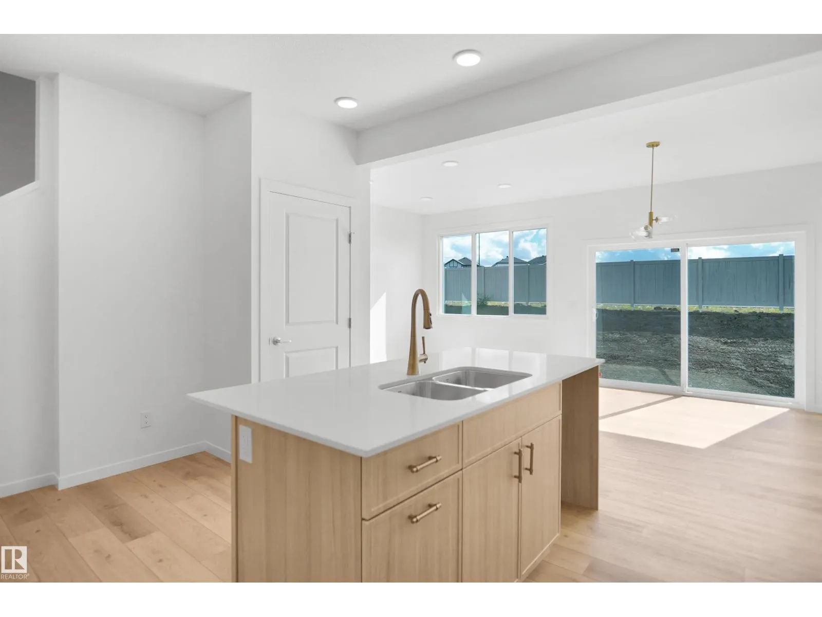 20917 24 AV NW