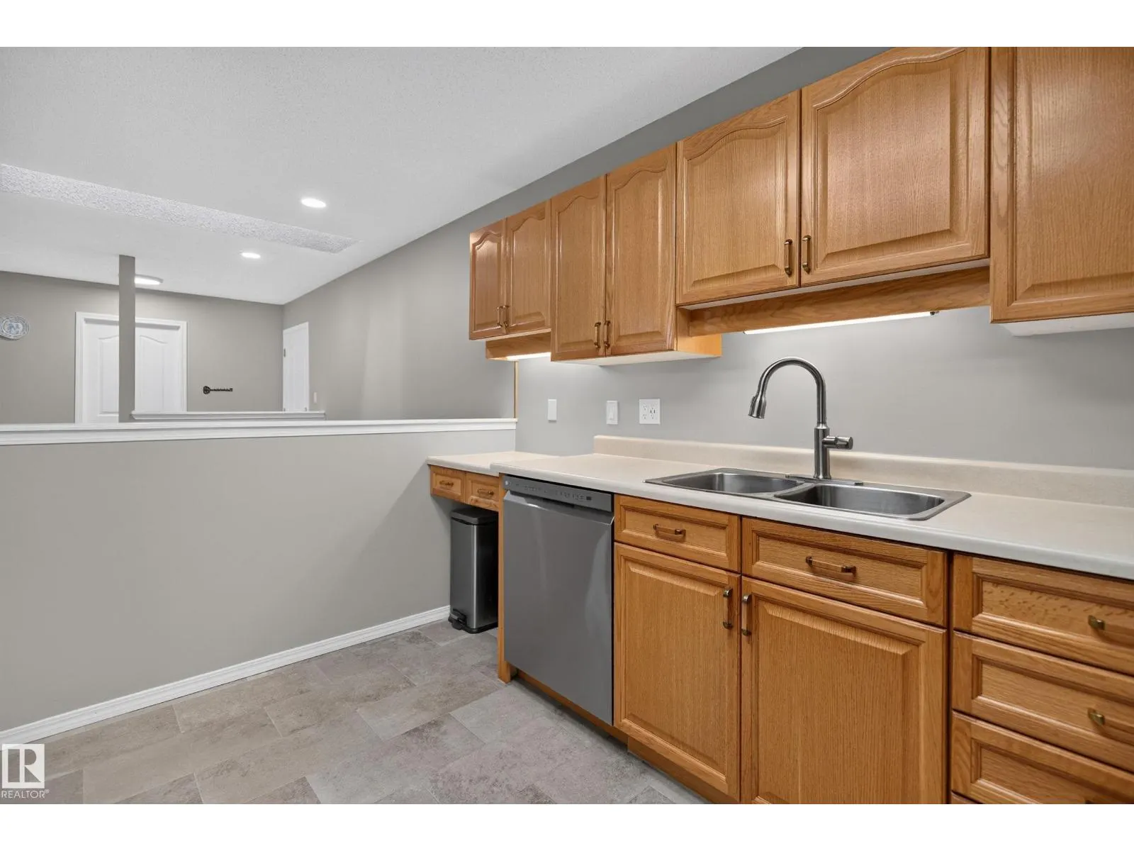 #303 45 GERVAIS RD