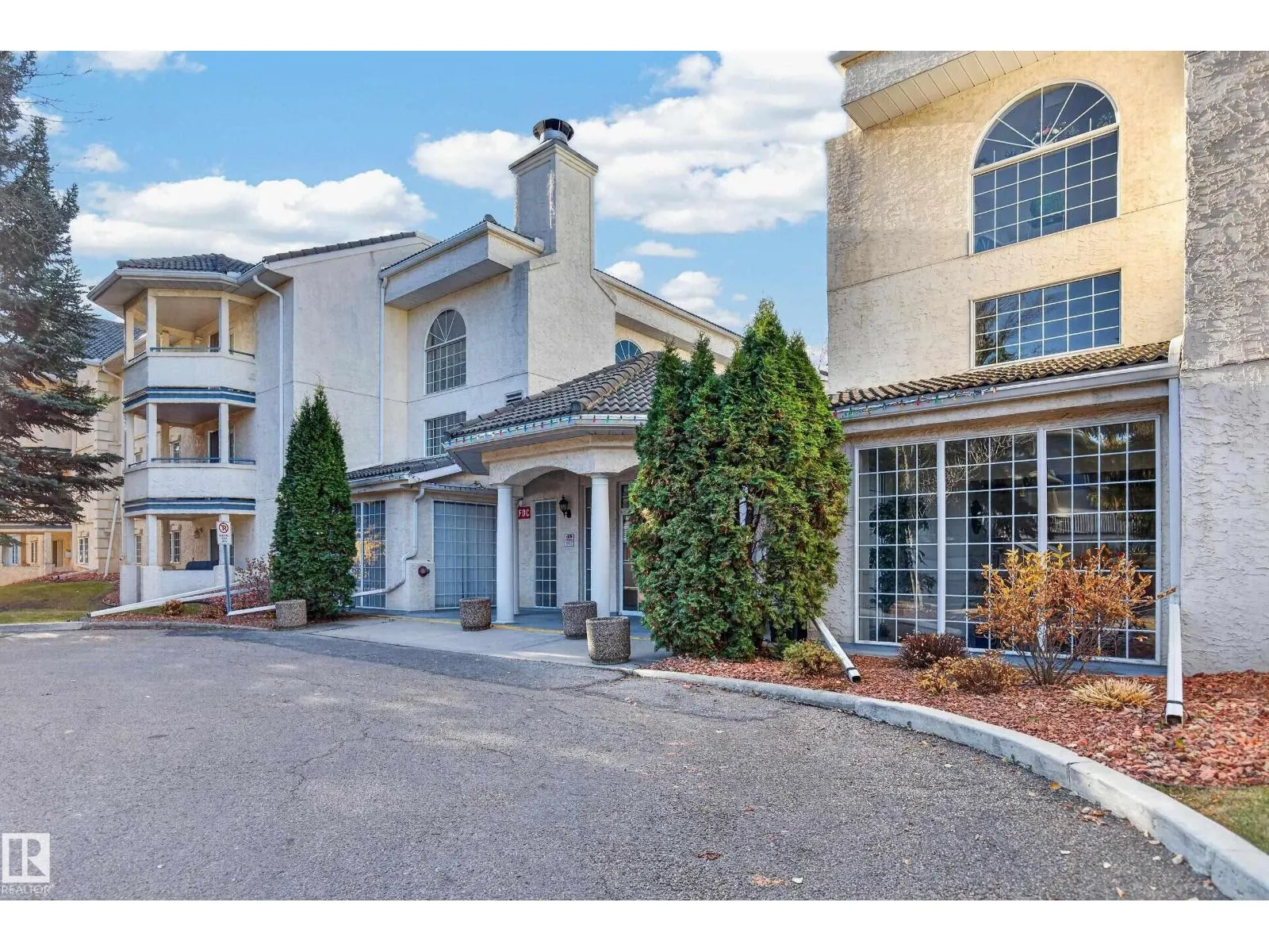 #303 45 GERVAIS RD