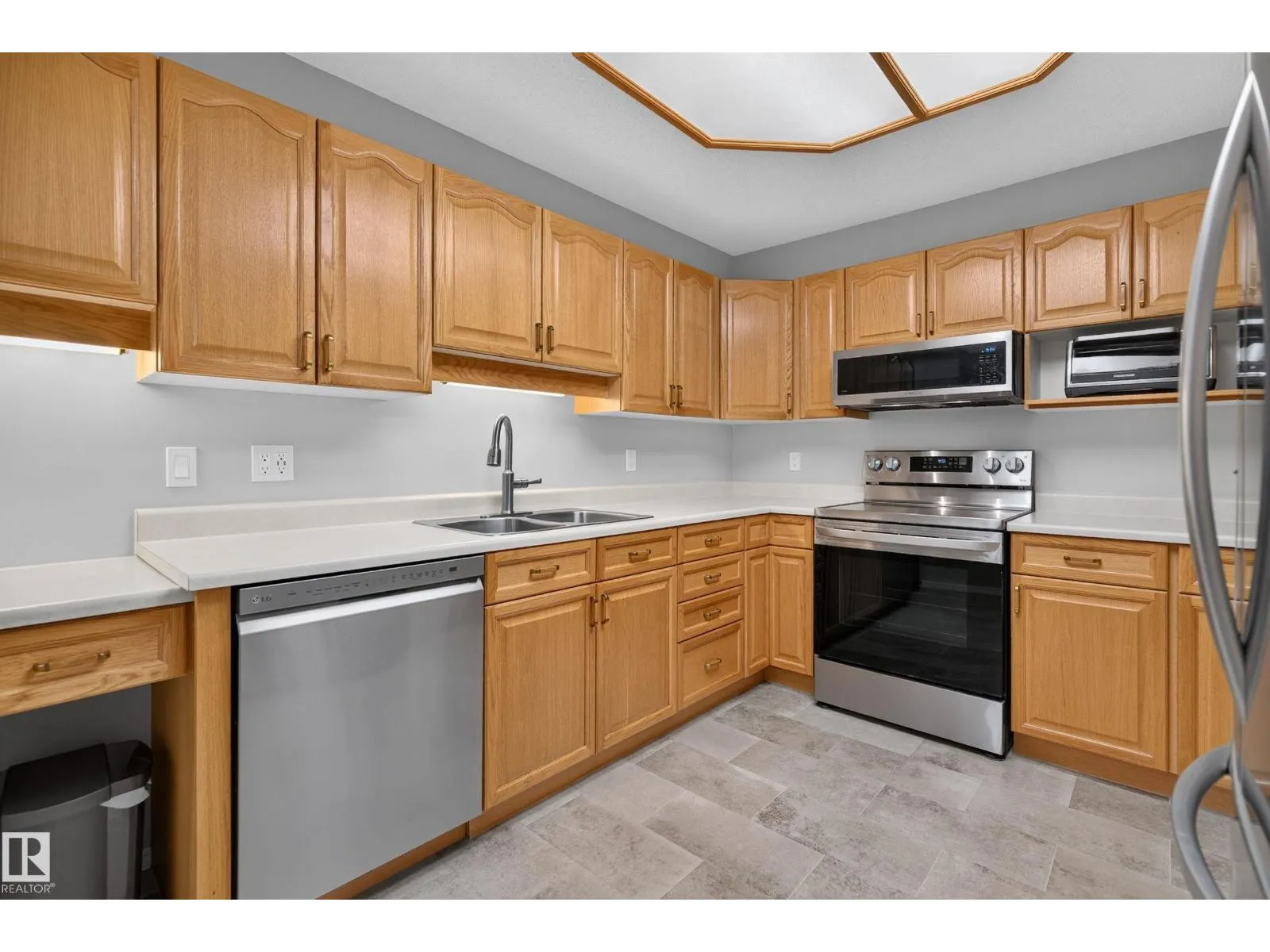 #303 45 GERVAIS RD