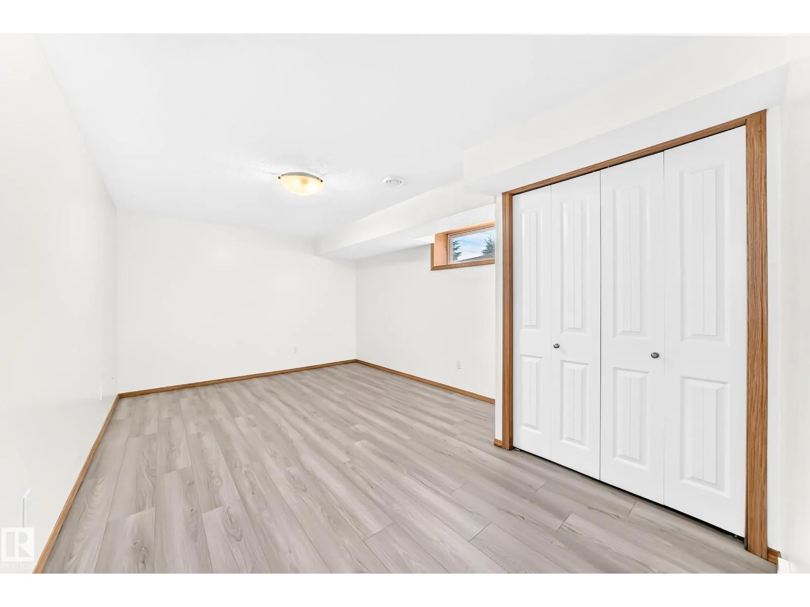 686 KANANASKIS DR