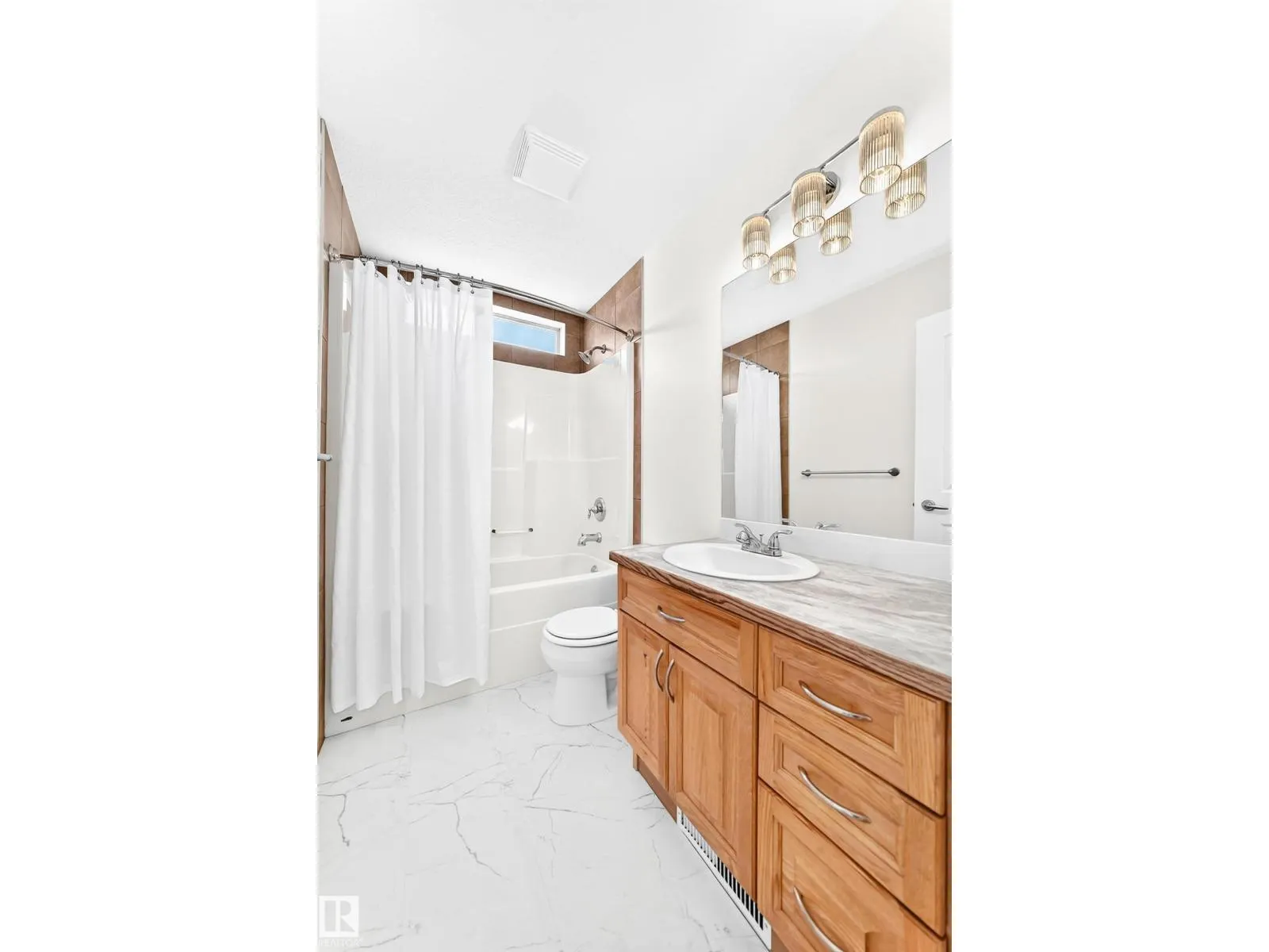 686 KANANASKIS DR