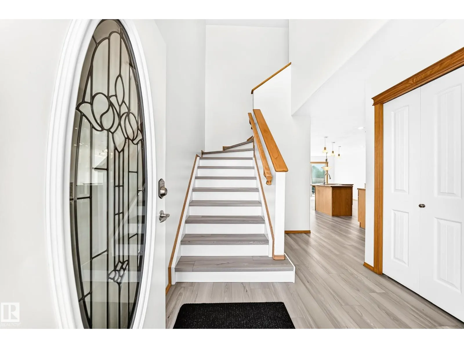 686 KANANASKIS DR