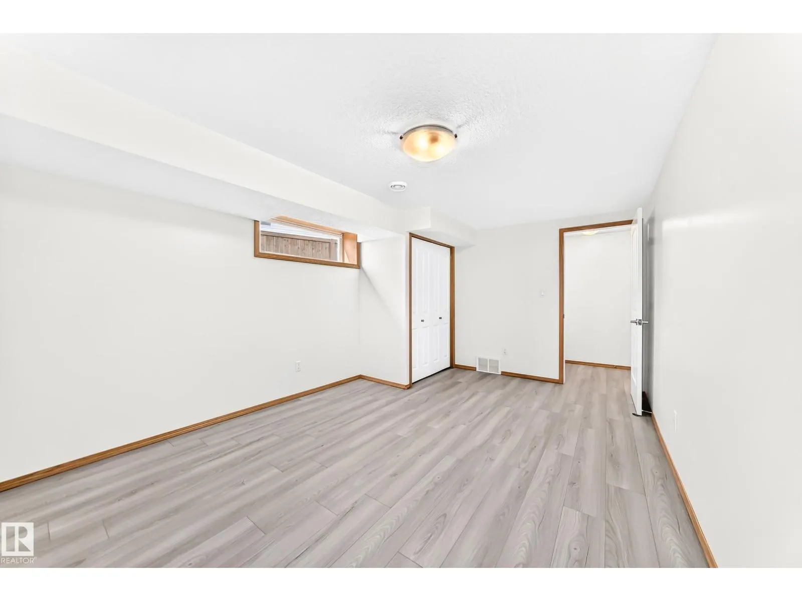 686 KANANASKIS DR