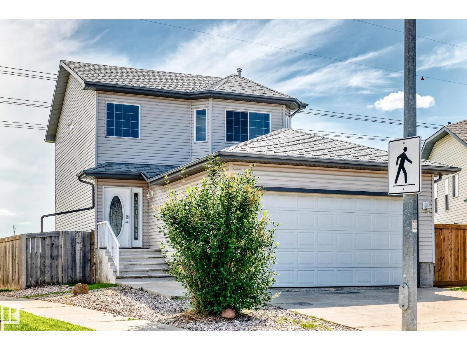 686 KANANASKIS DR