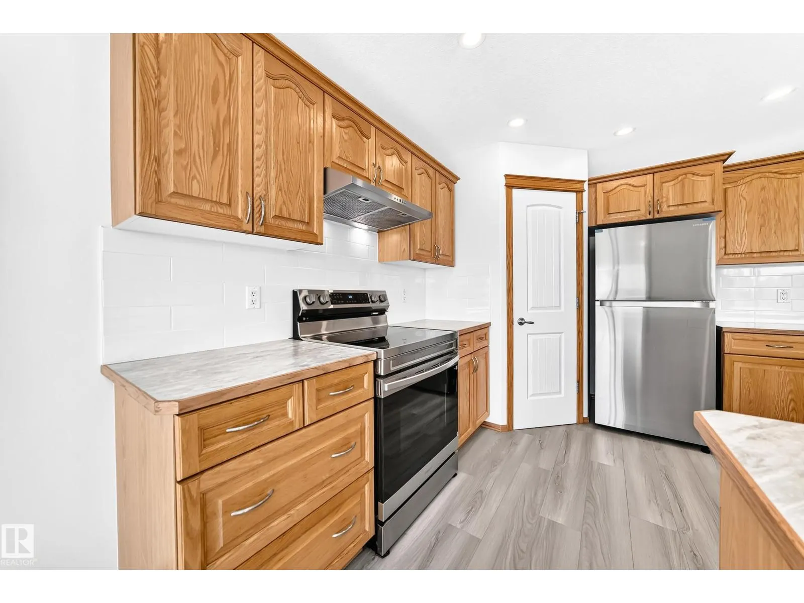 686 KANANASKIS DR