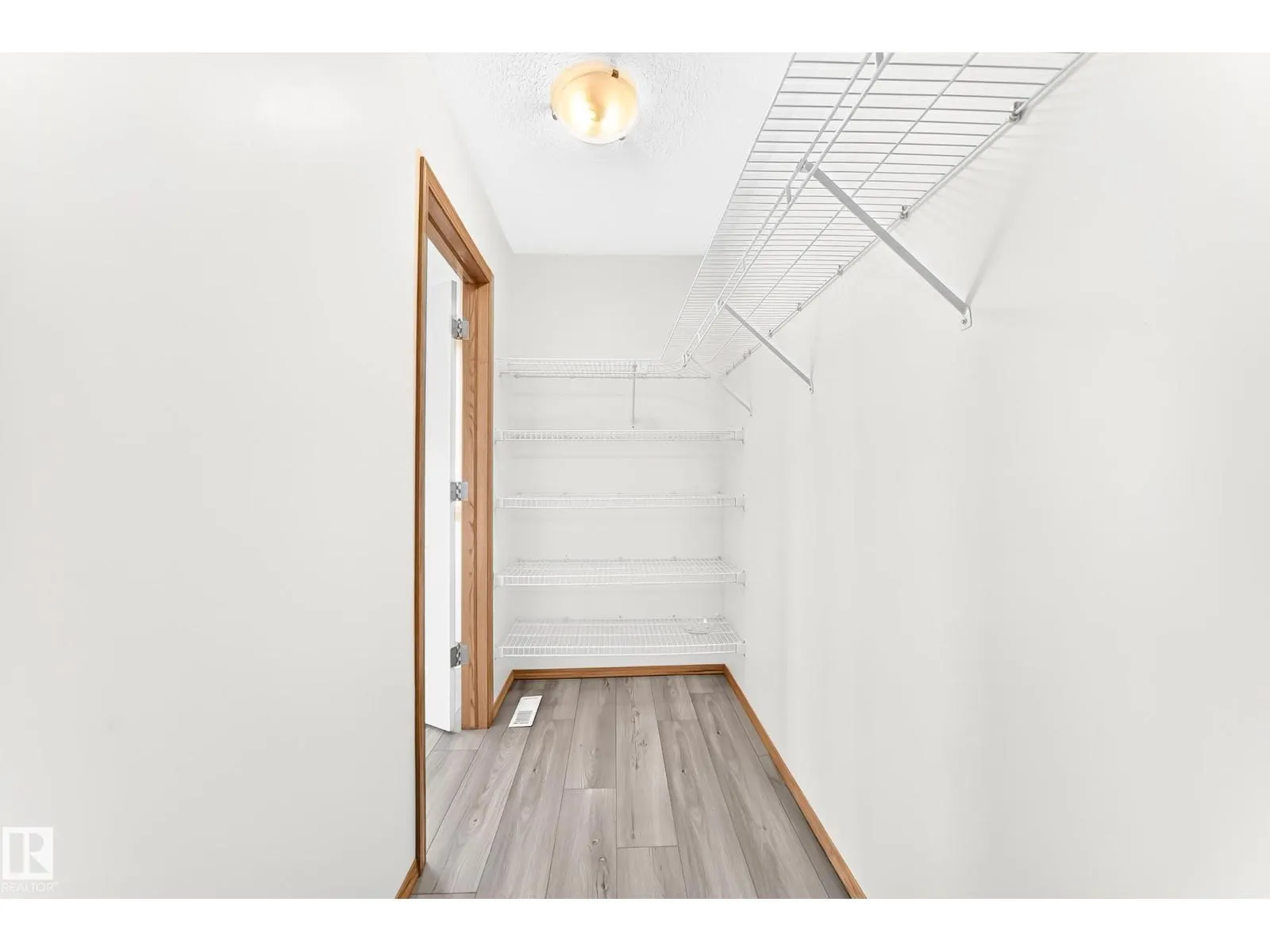 686 KANANASKIS DR