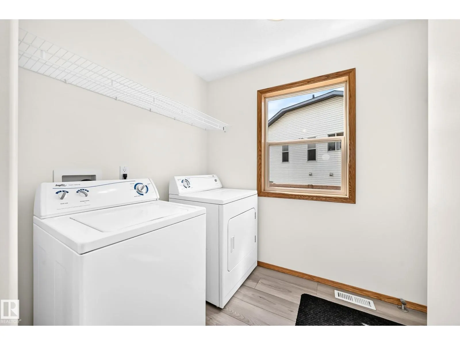 686 KANANASKIS DR