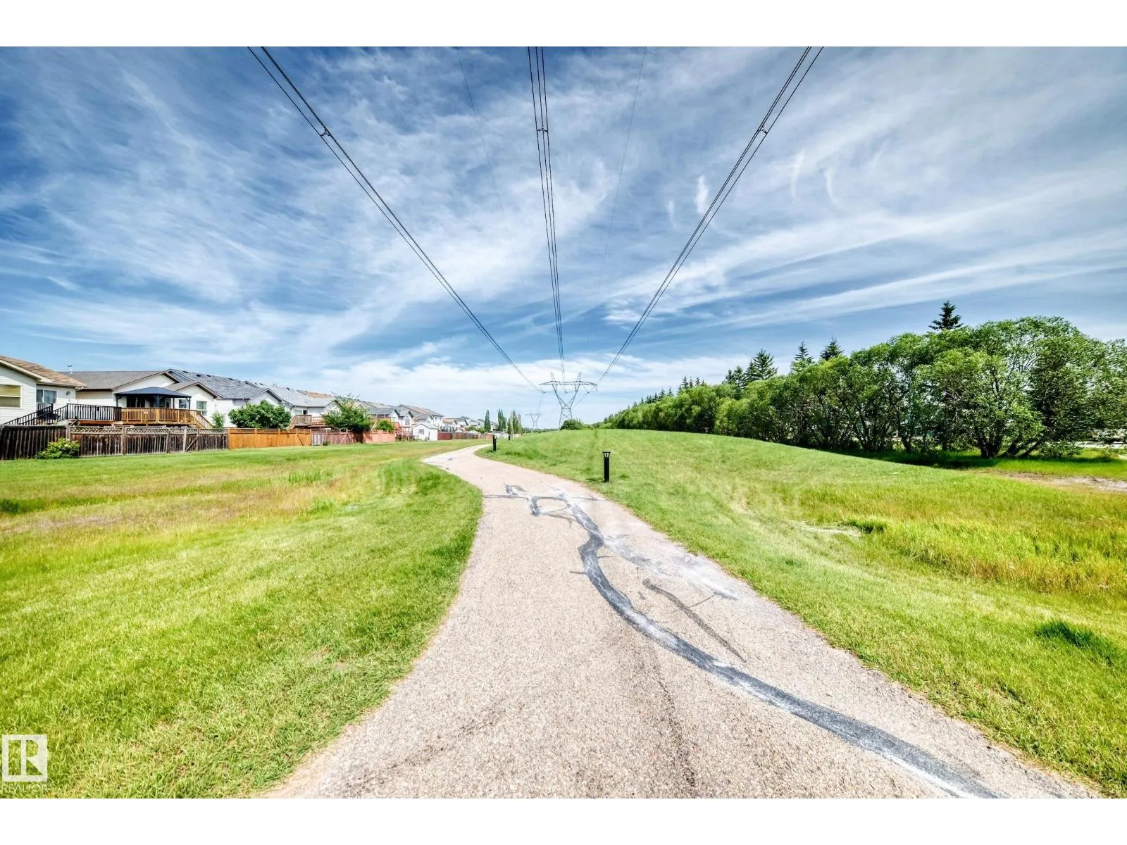 686 KANANASKIS DR