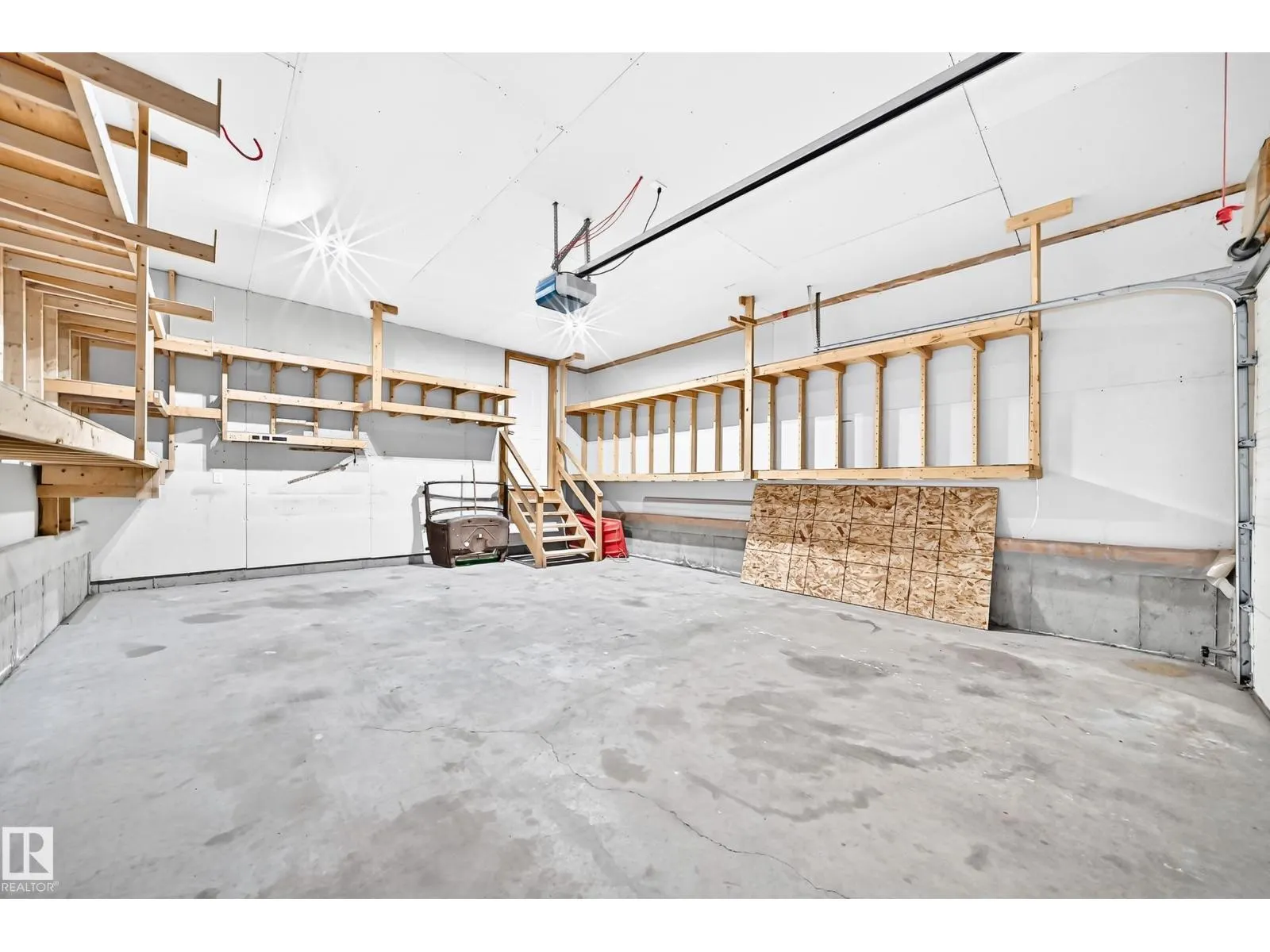 686 KANANASKIS DR