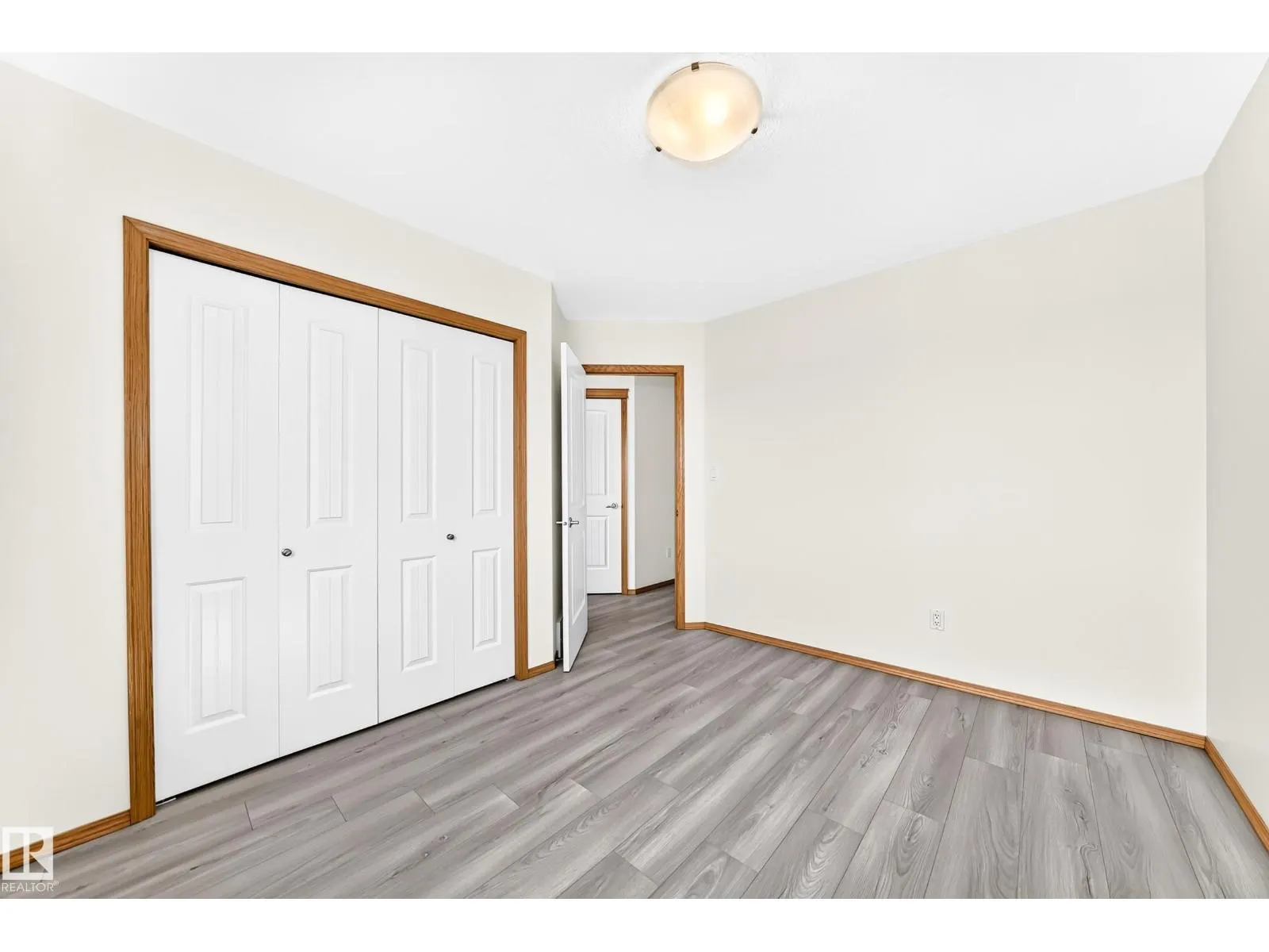 686 KANANASKIS DR