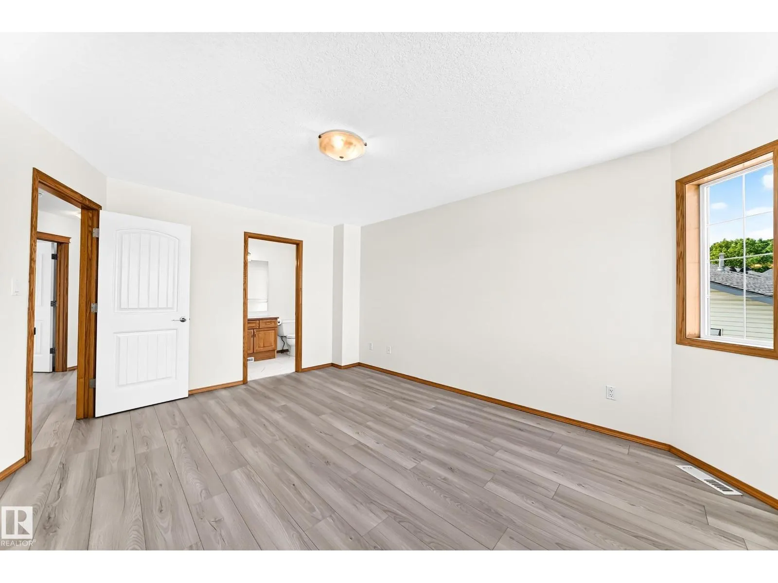 686 KANANASKIS DR