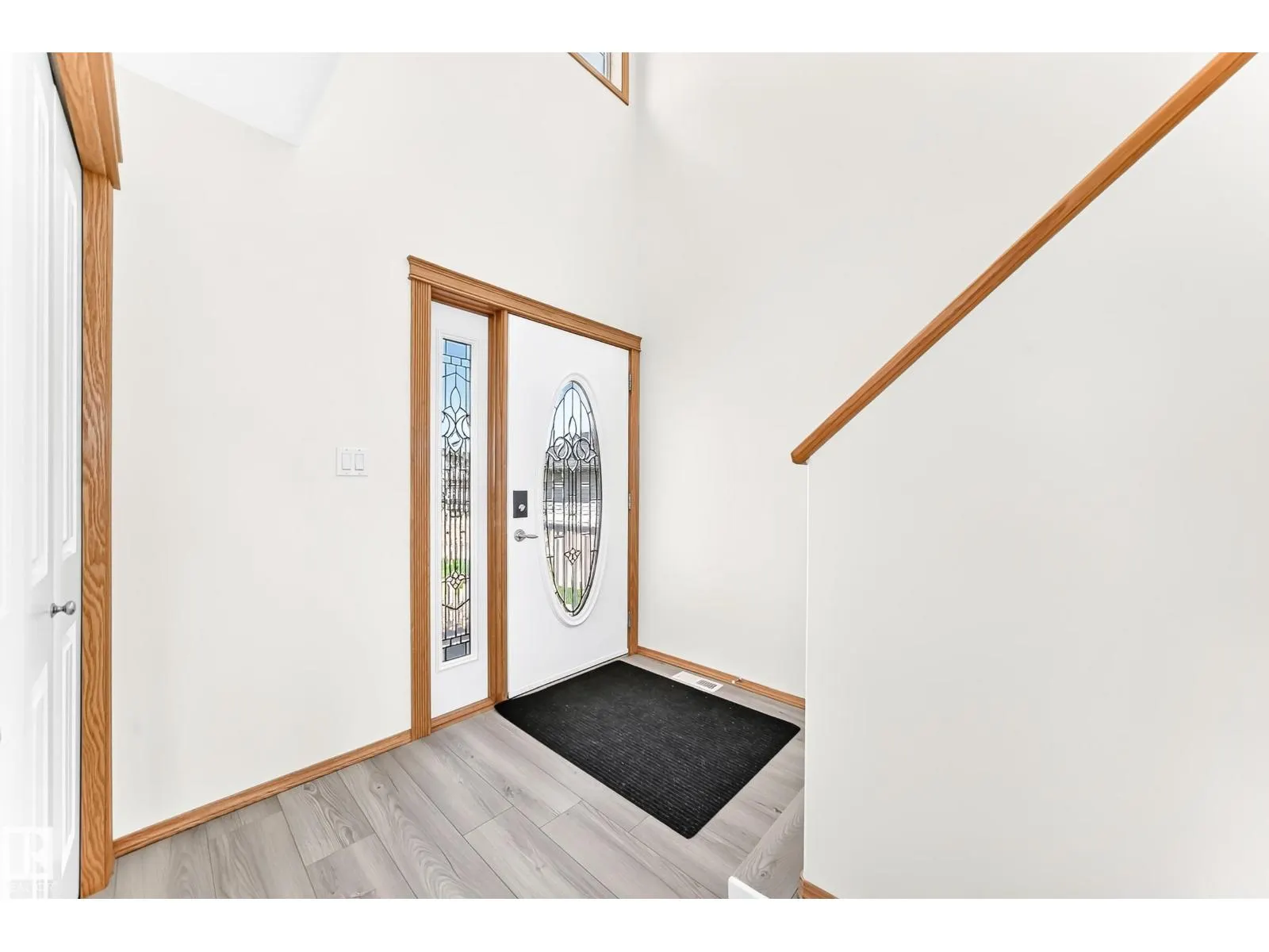 686 KANANASKIS DR