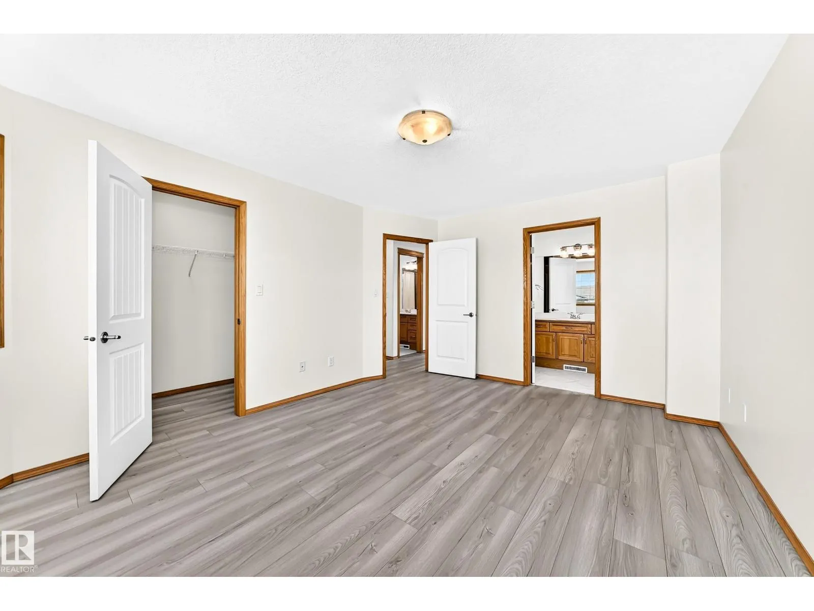 686 KANANASKIS DR