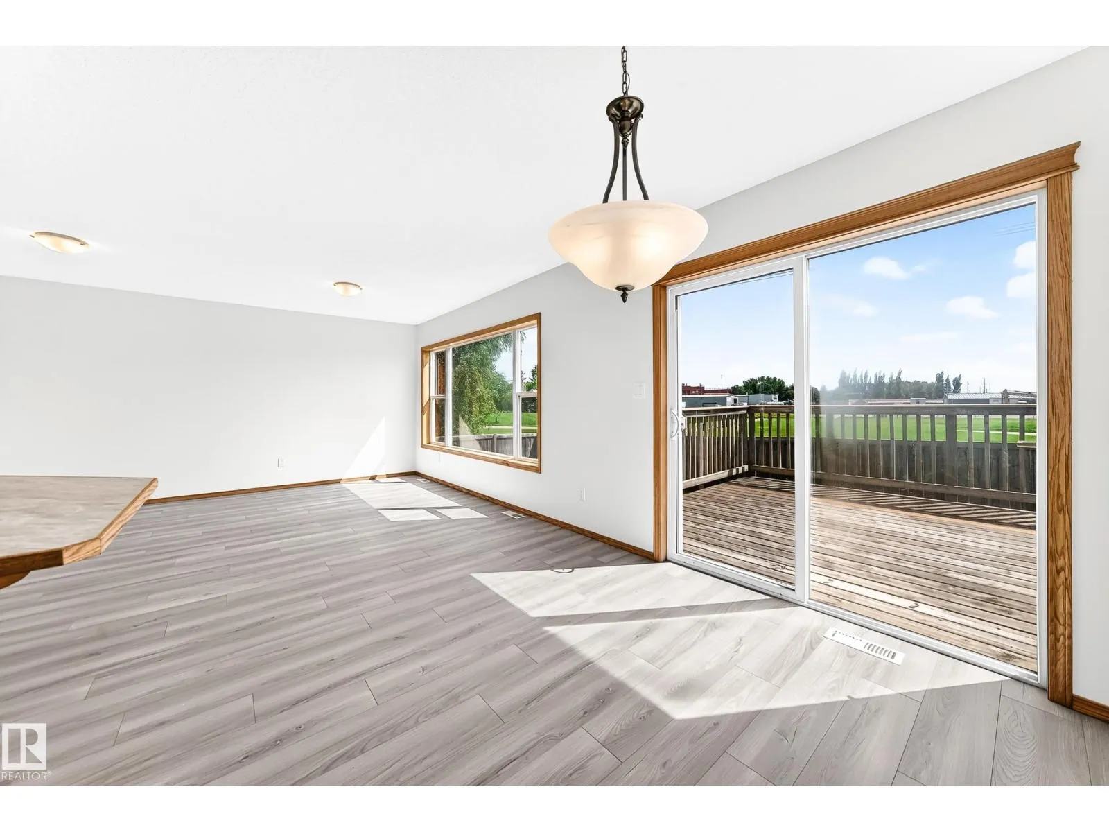 686 KANANASKIS DR