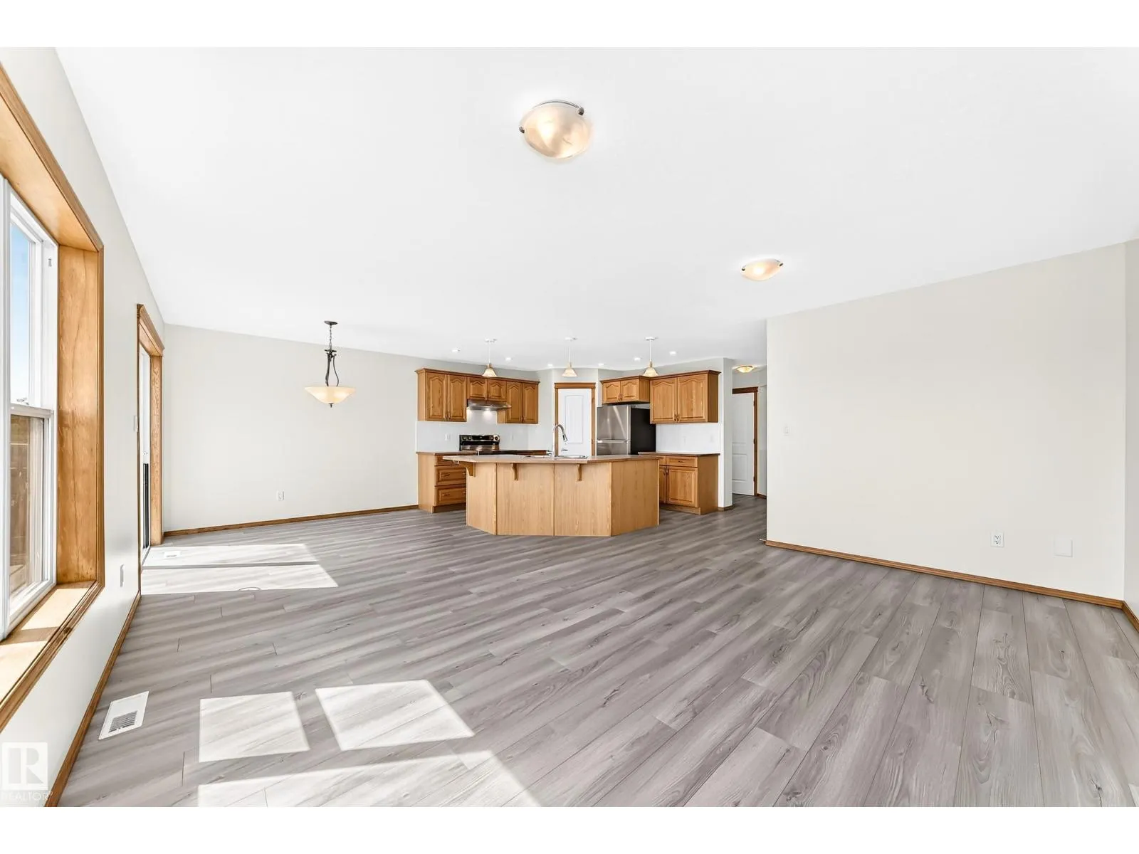 686 KANANASKIS DR